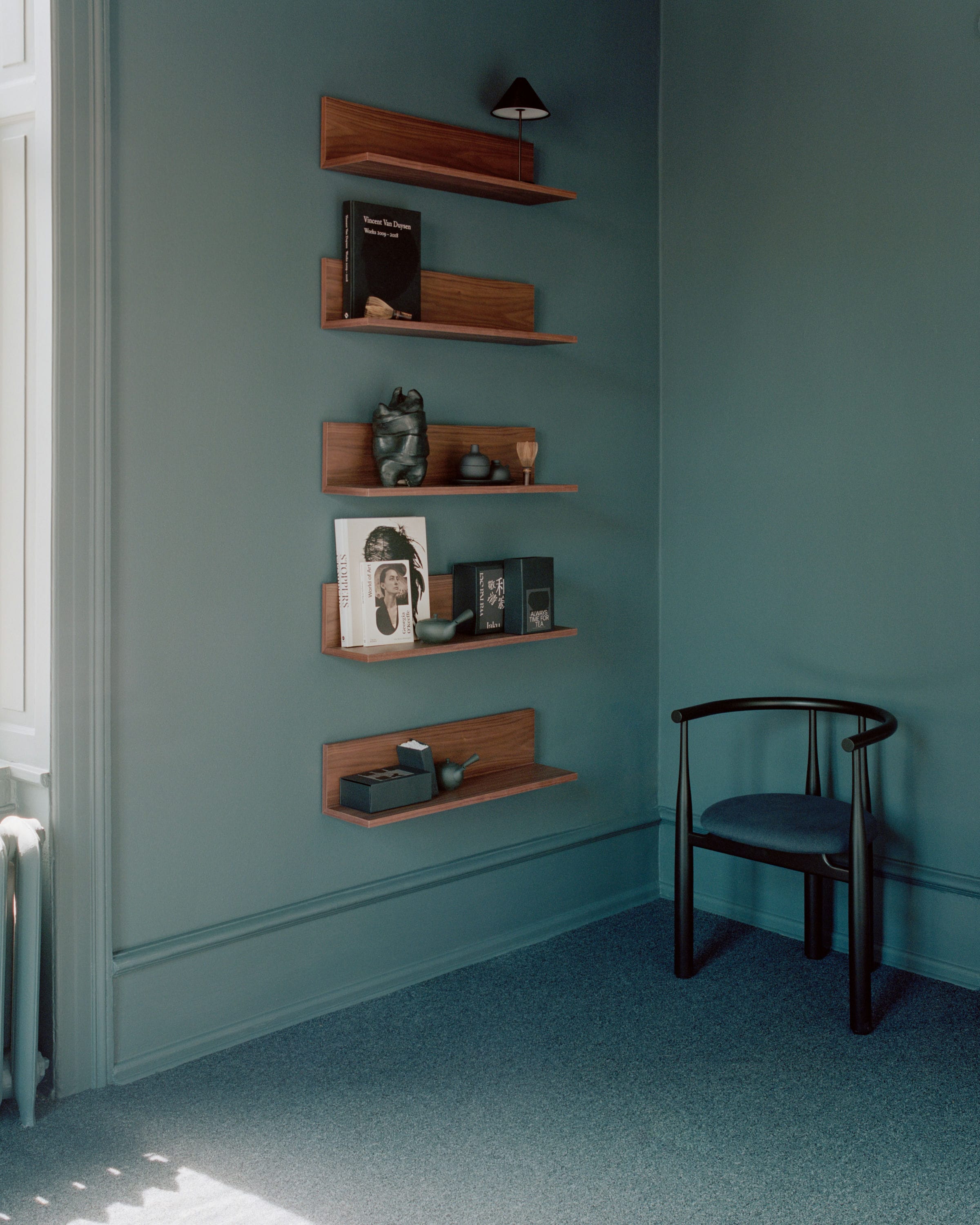 Tana -Nuss -Furnierwandschelf