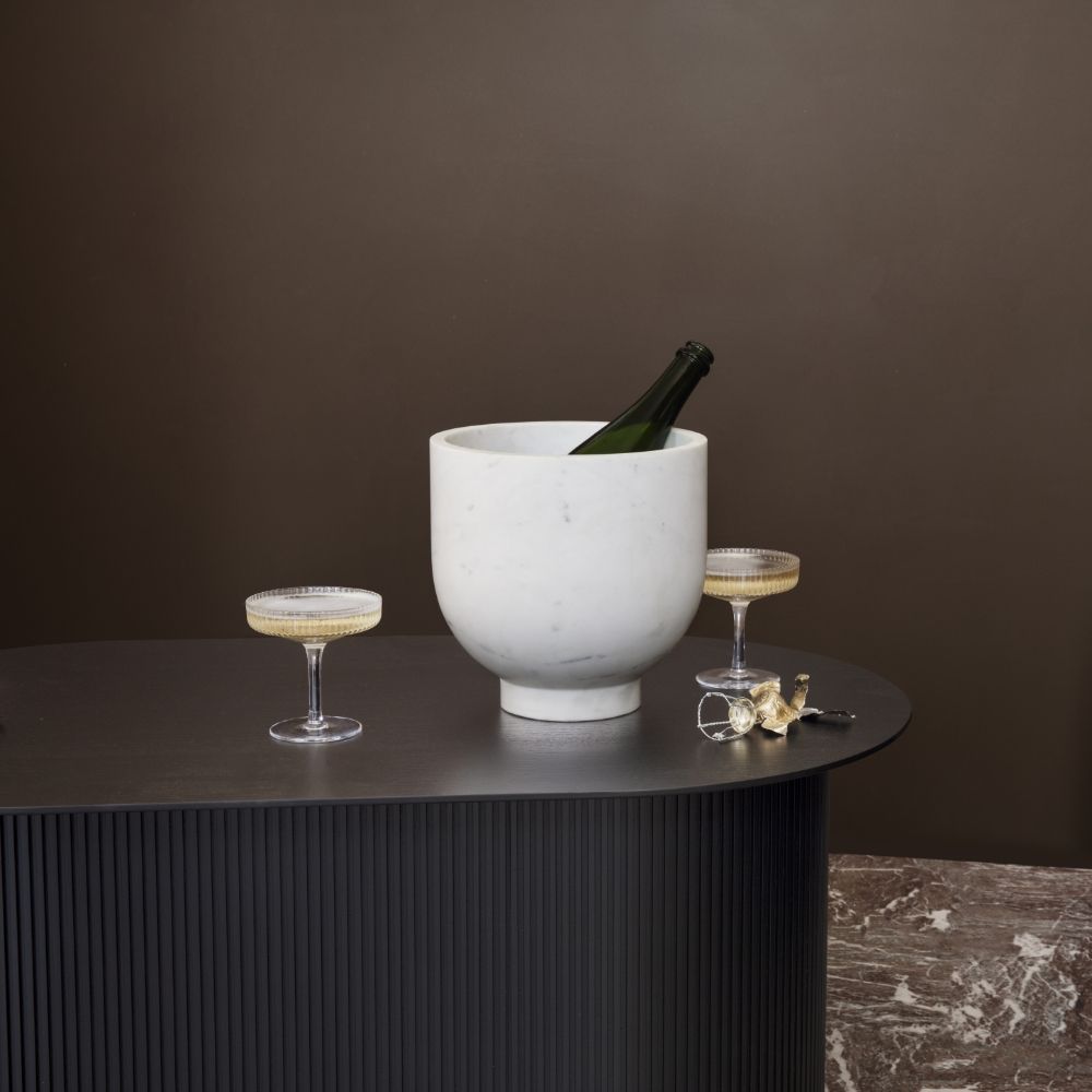 PODIA Couchtisch, schwarzes Eschenfurnier 