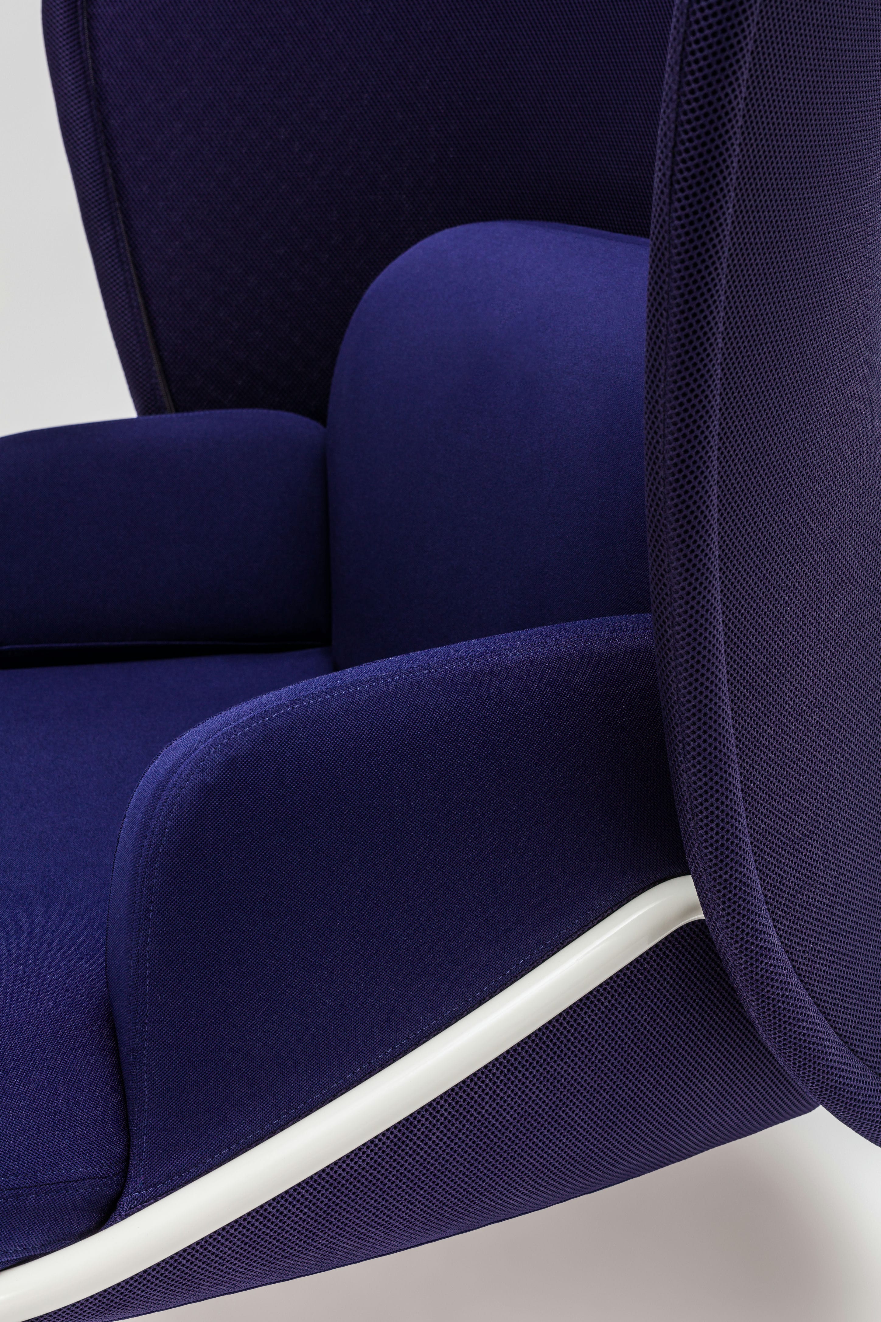 Sessel mit einem hohen Rückennetz Marineblau