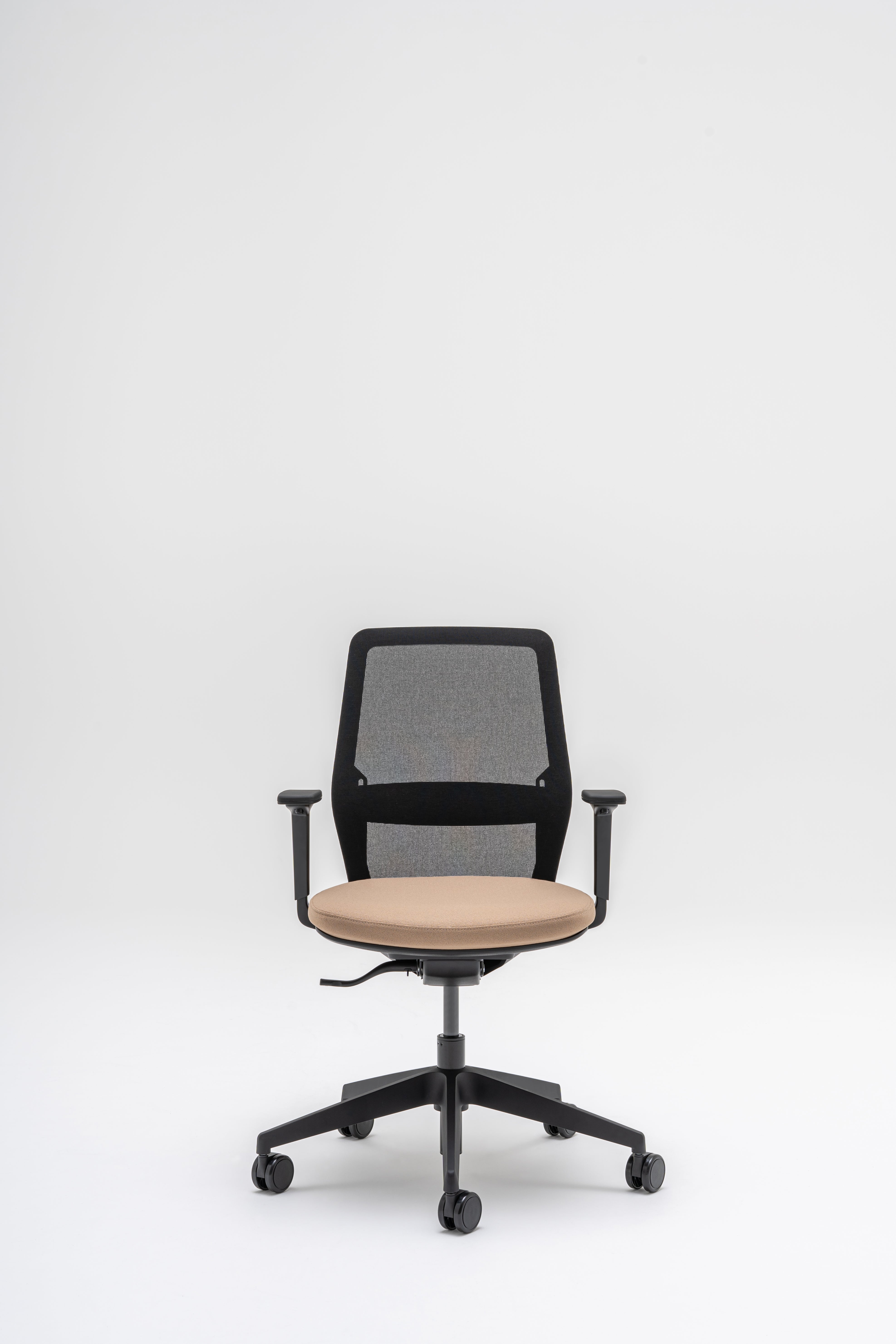 Armchair with an openwork EVO backrest adjustable base with wheels to the soft surface