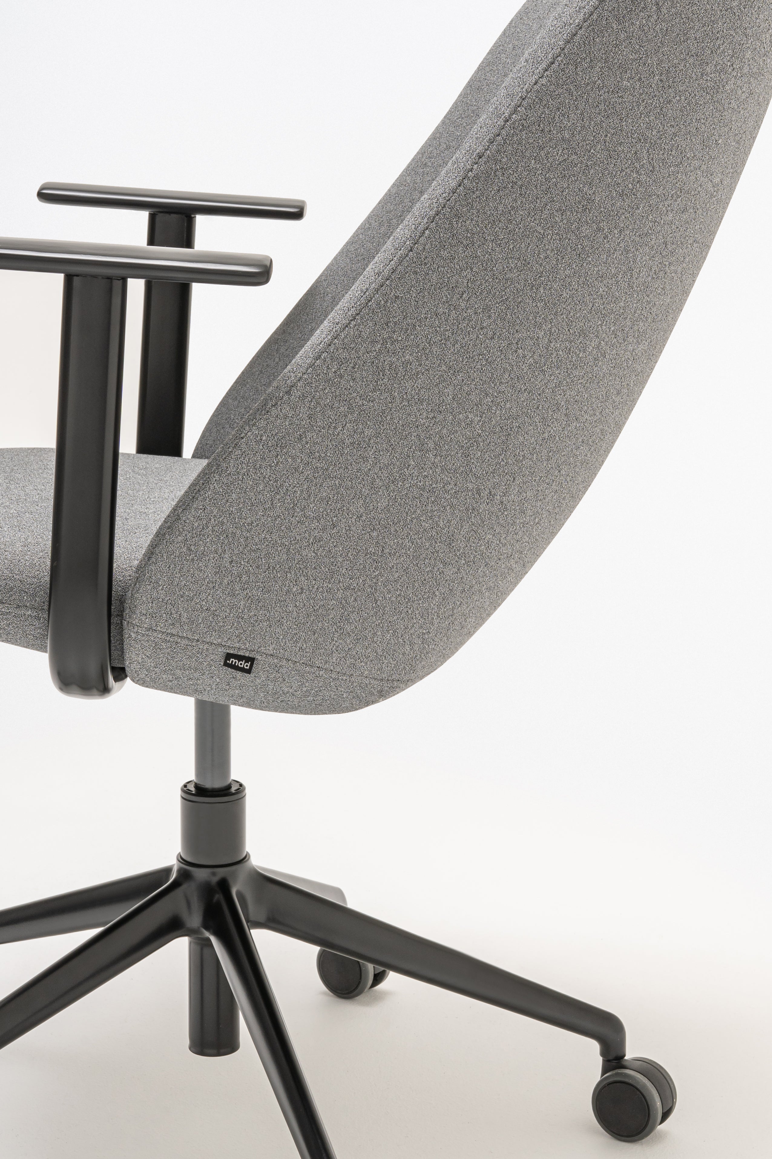 Conference armchair A regulated parallel base with wheels for a soft surface