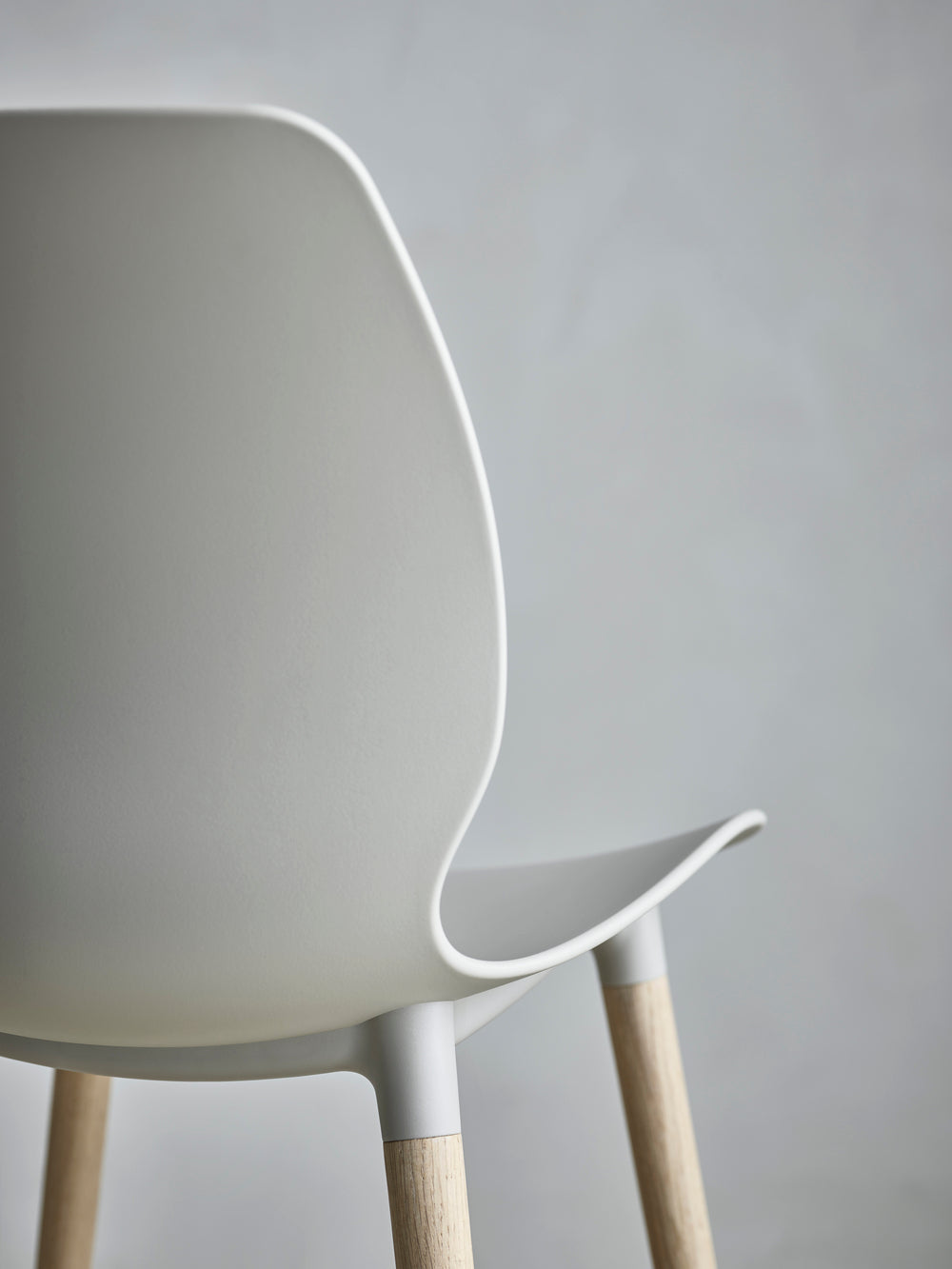 Seed white chair with a whitened base