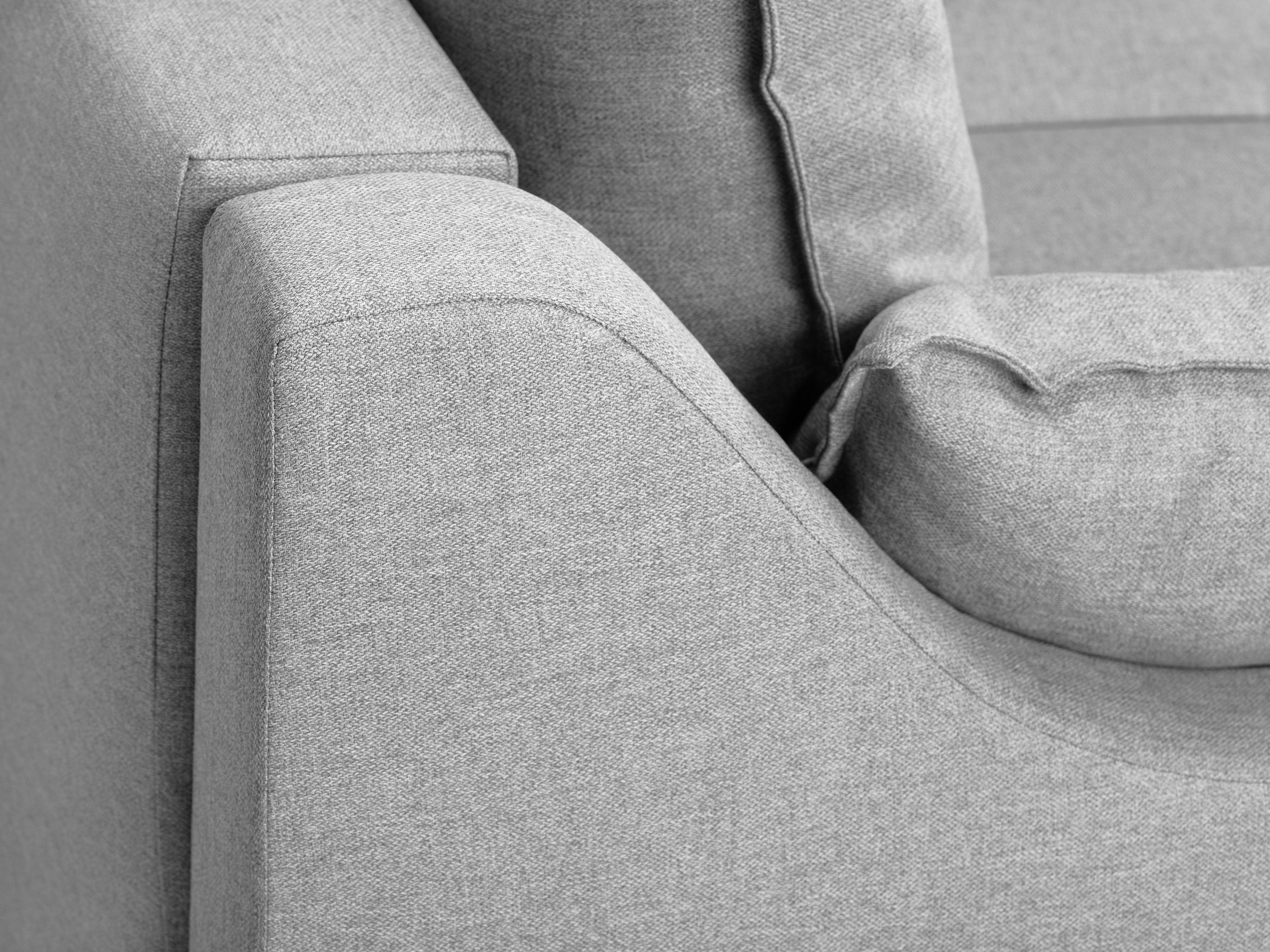 Sofa 2-osobowa FREESIA jasnoszary z czarną drewnianą podstawą Mazzini Sofas    Eye on Design