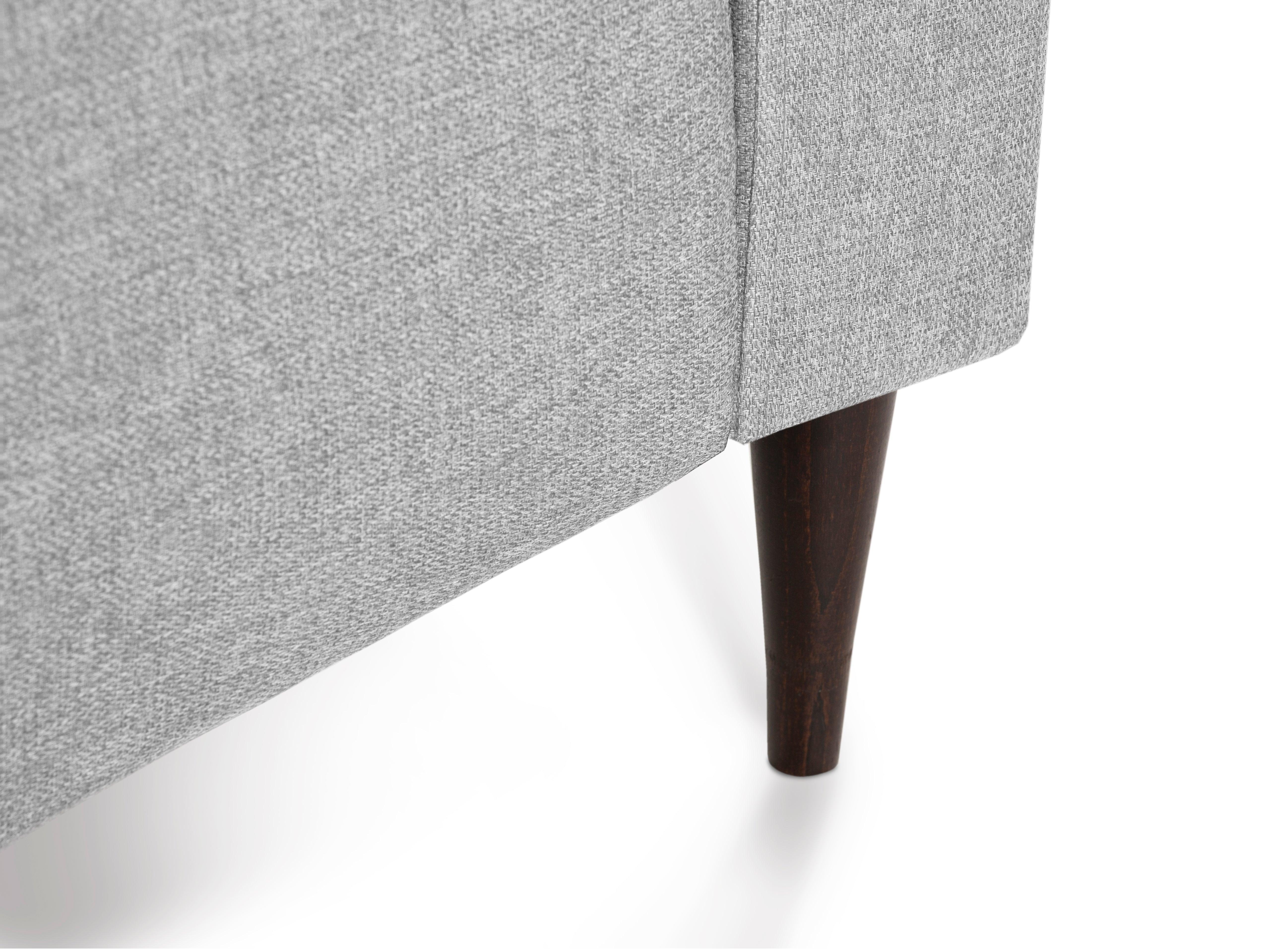 Sofa 2-osobowa FREESIA jasnoszary z czarną drewnianą podstawą Mazzini Sofas    Eye on Design