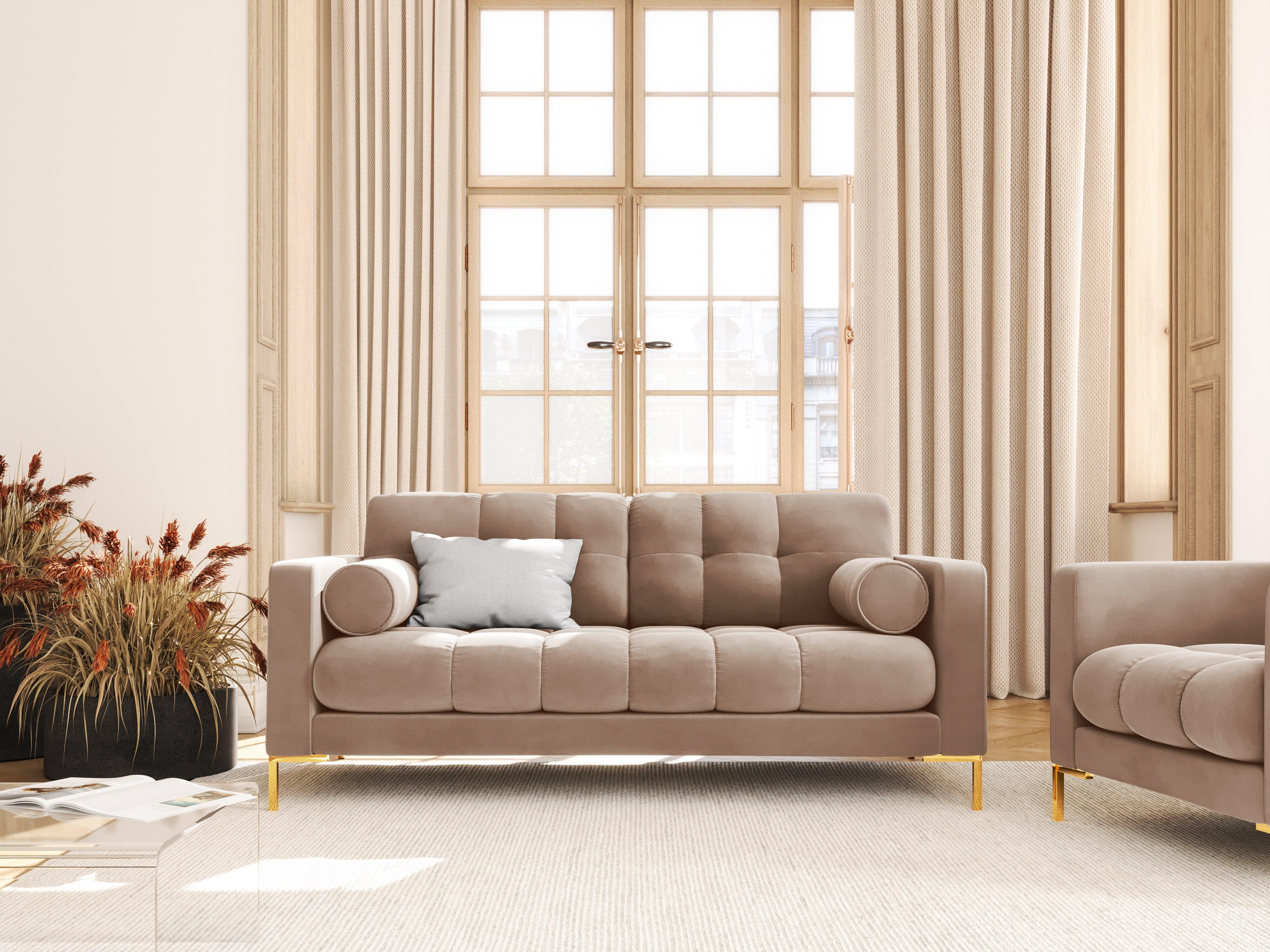 Sofa aksamitna 2-osobowa BALI beżowy ze złotą podstawą Cosmopolitan Design    Eye on Design