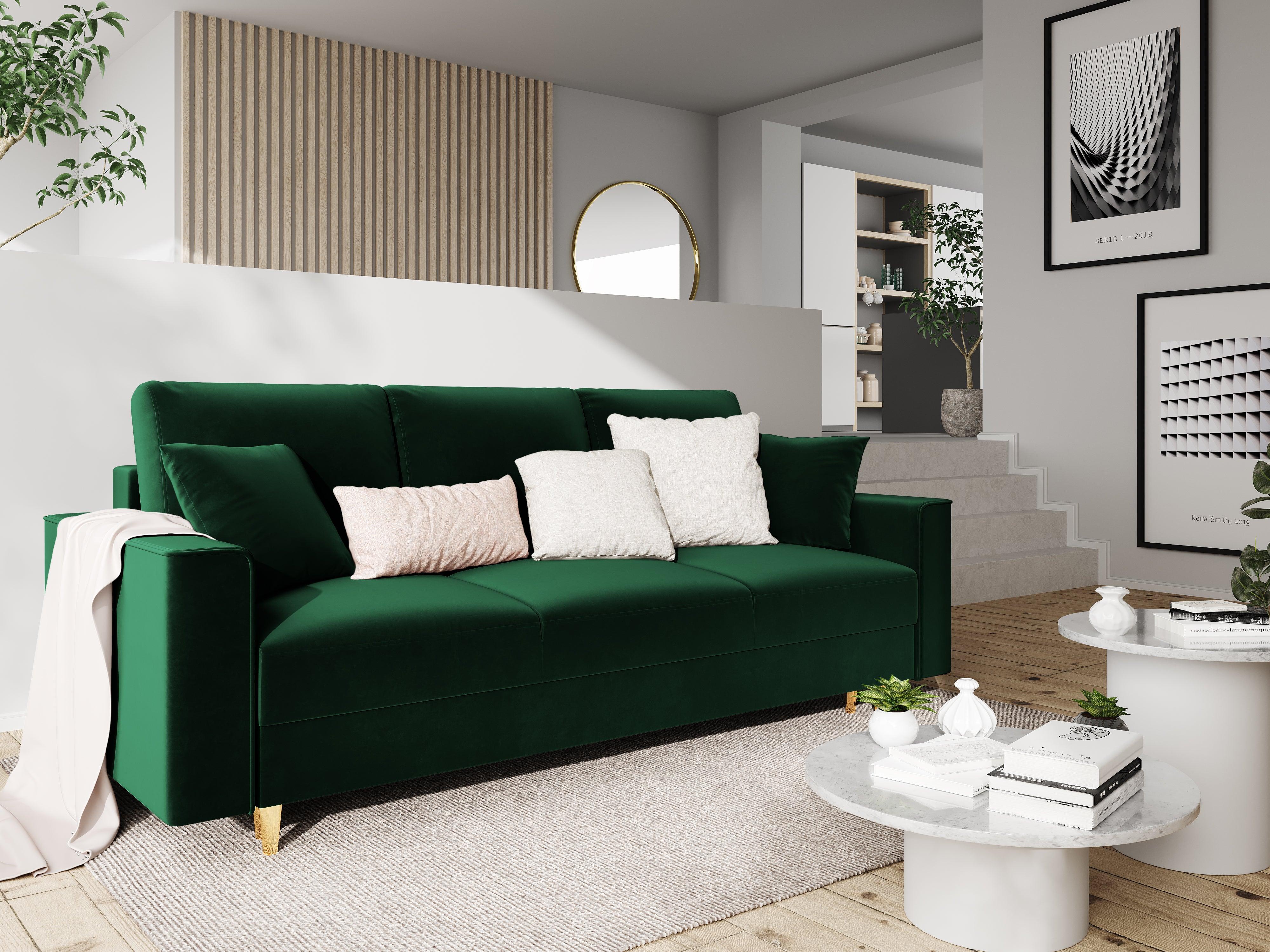 Sofa aksamitna z funkcją spania CARTADERA butelkowa zieleń ze złotą podstawą Mazzini Sofas    Eye on Design