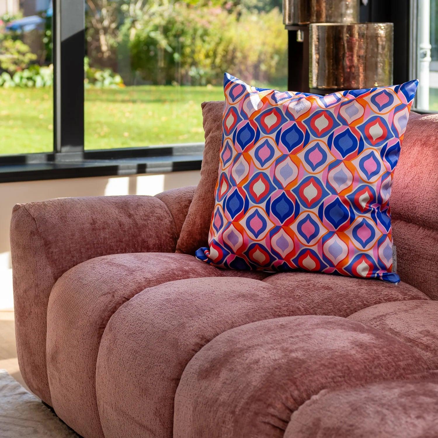 Sofa CHARELLE brudny róż Richmond Interiors    Eye on Design