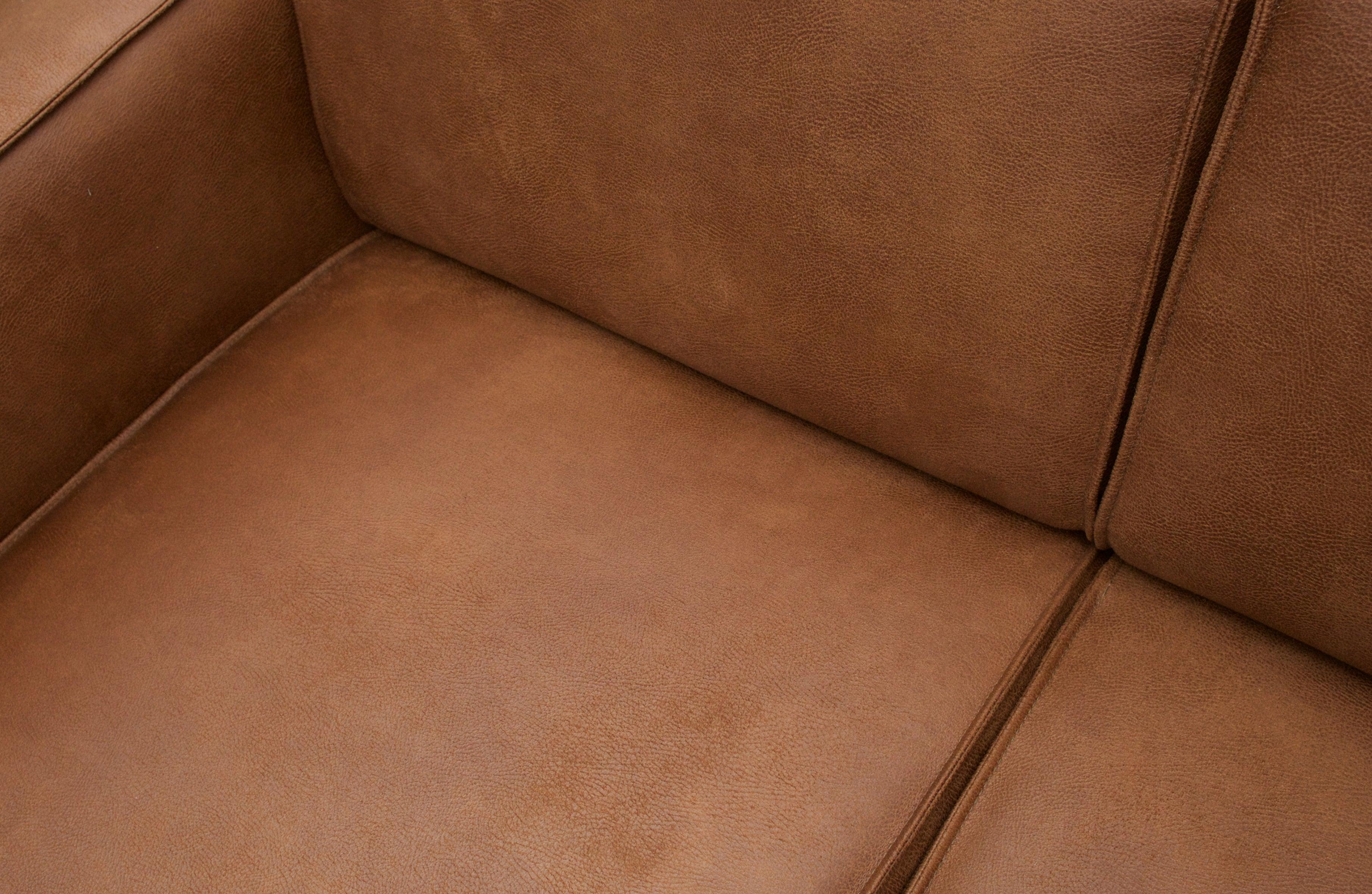 Sofa ekoskóra 4-osobowa STATEMENT koniakowy Be Pure    Eye on Design