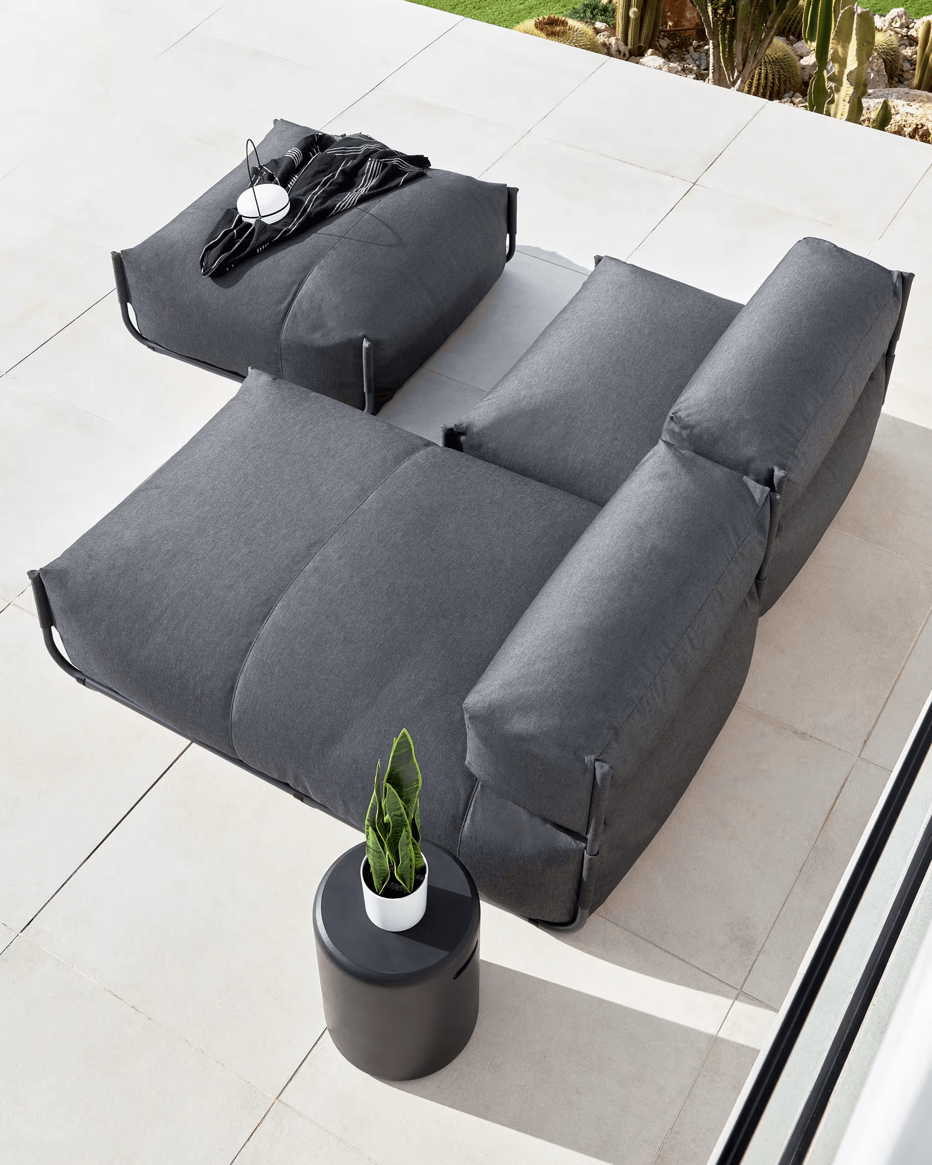Sofa modułowa ogrodowa SQUARE - puf ciemnoszary La Forma    Eye on Design