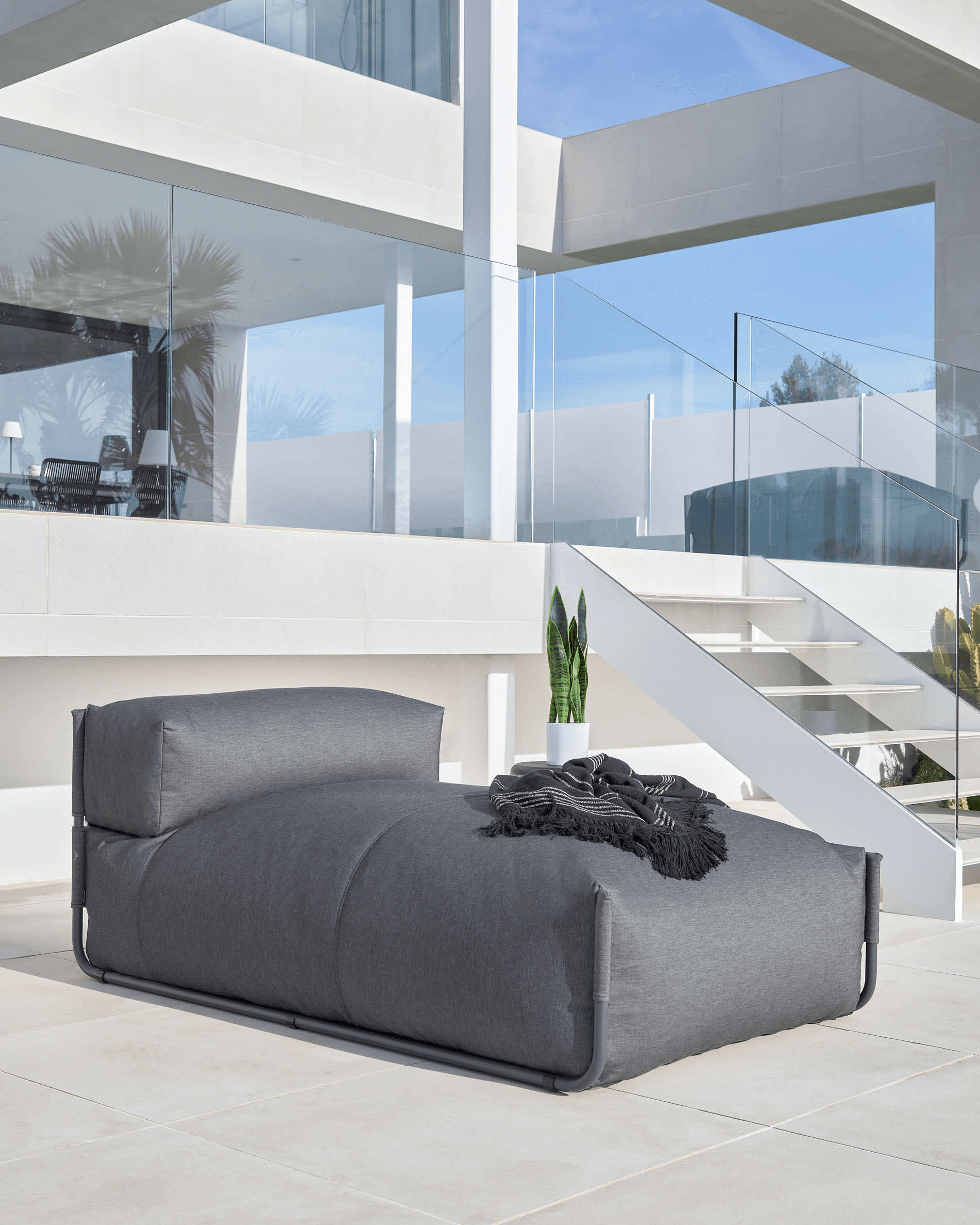 Sofa modułowa ogrodowa SQUARE - szezlong ciemnoszary La Forma    Eye on Design