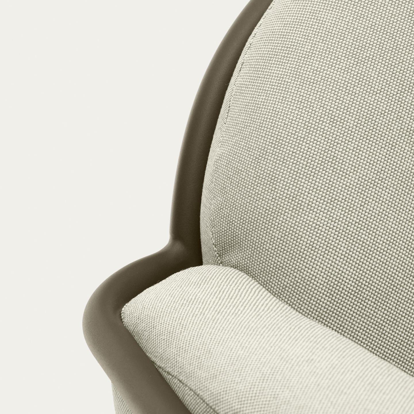 Sofa ogrodowa 2-osobowa JONCOLS beżowy z oliwkową podstawą La Forma    Eye on Design