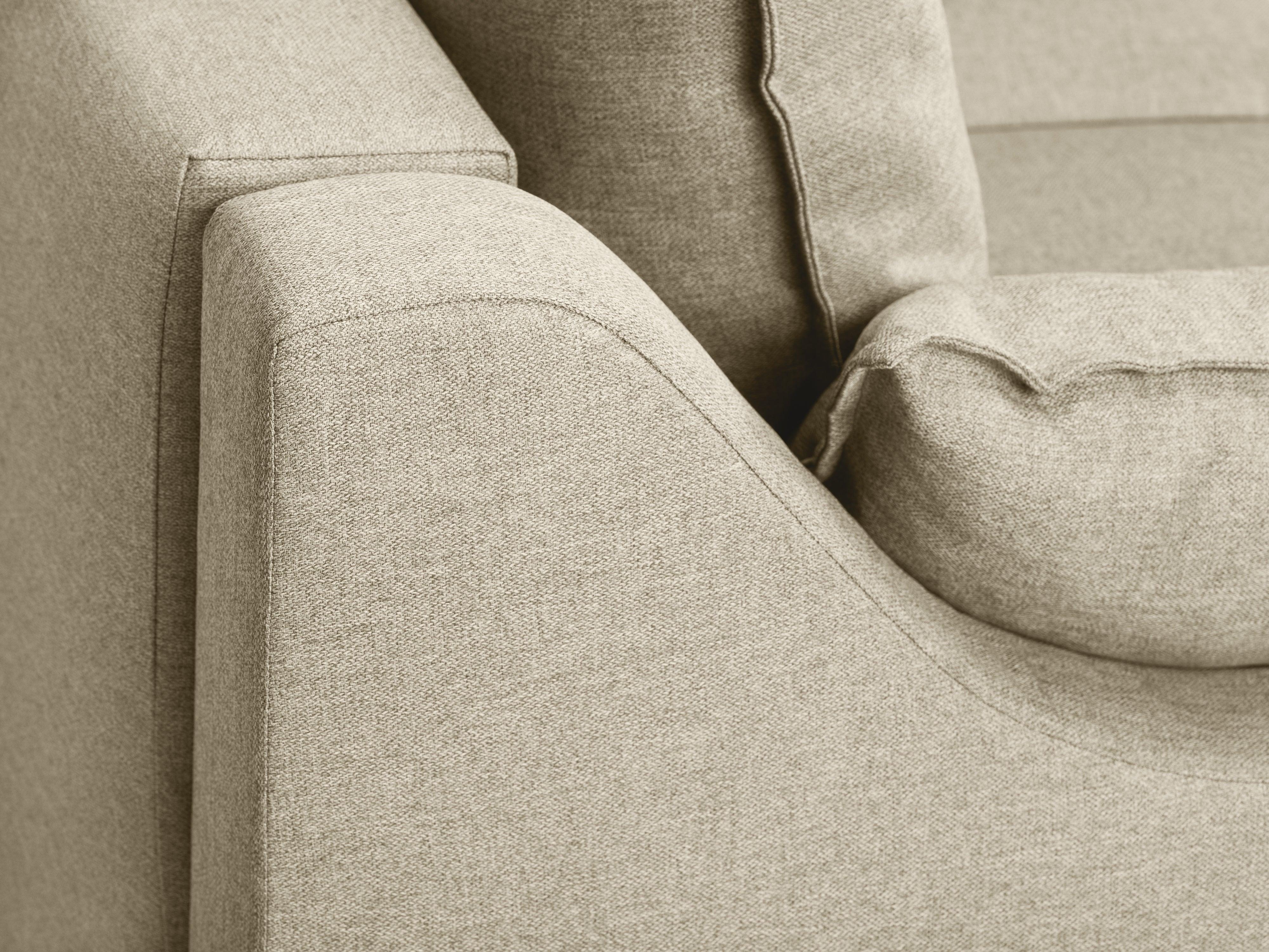 Sofa z funkcją spania FREESIA beżowy z ciemnobrązową drewnianą podstawą Mazzini Sofas    Eye on Design