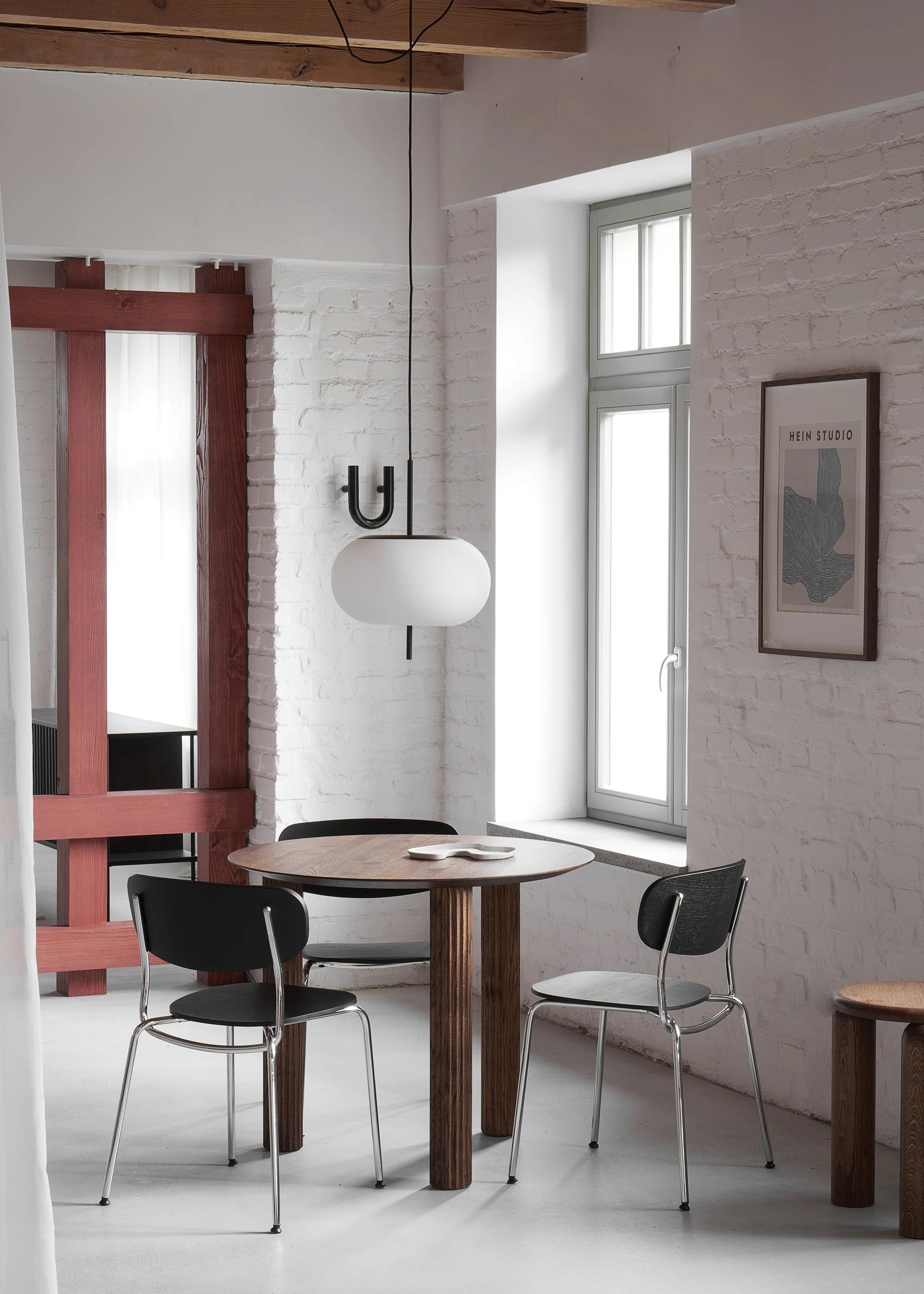 Round Table FILAR Black Ash Wood