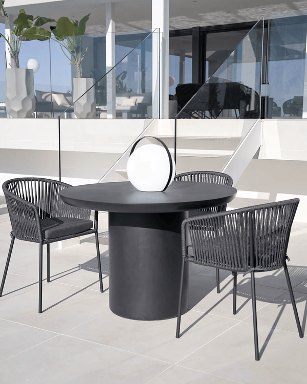 Stół ogrodowy z cementu TAIMI czarny La Forma    Eye on Design