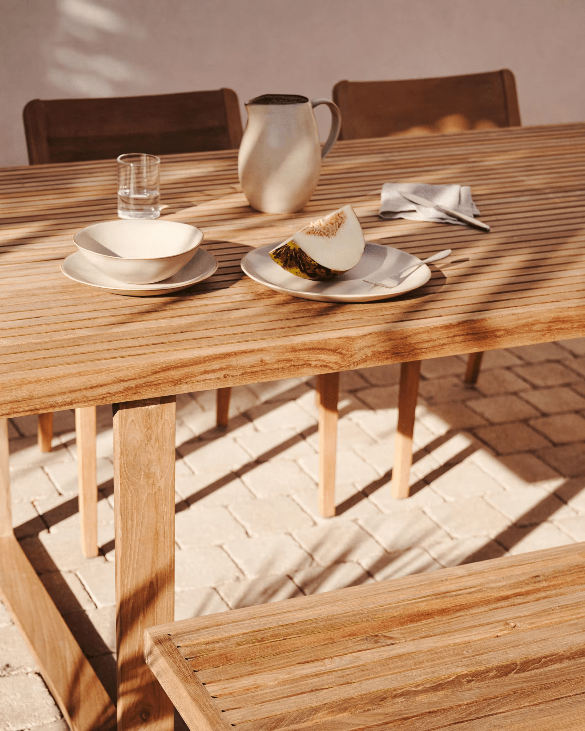 Stół prostokątny ogrodowy CANADELL lite drewno tekowe La Forma    Eye on Design