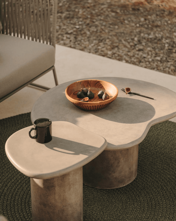 Stolik boczny zewnętrzny MACARELLA szary cement La Forma    Eye on Design