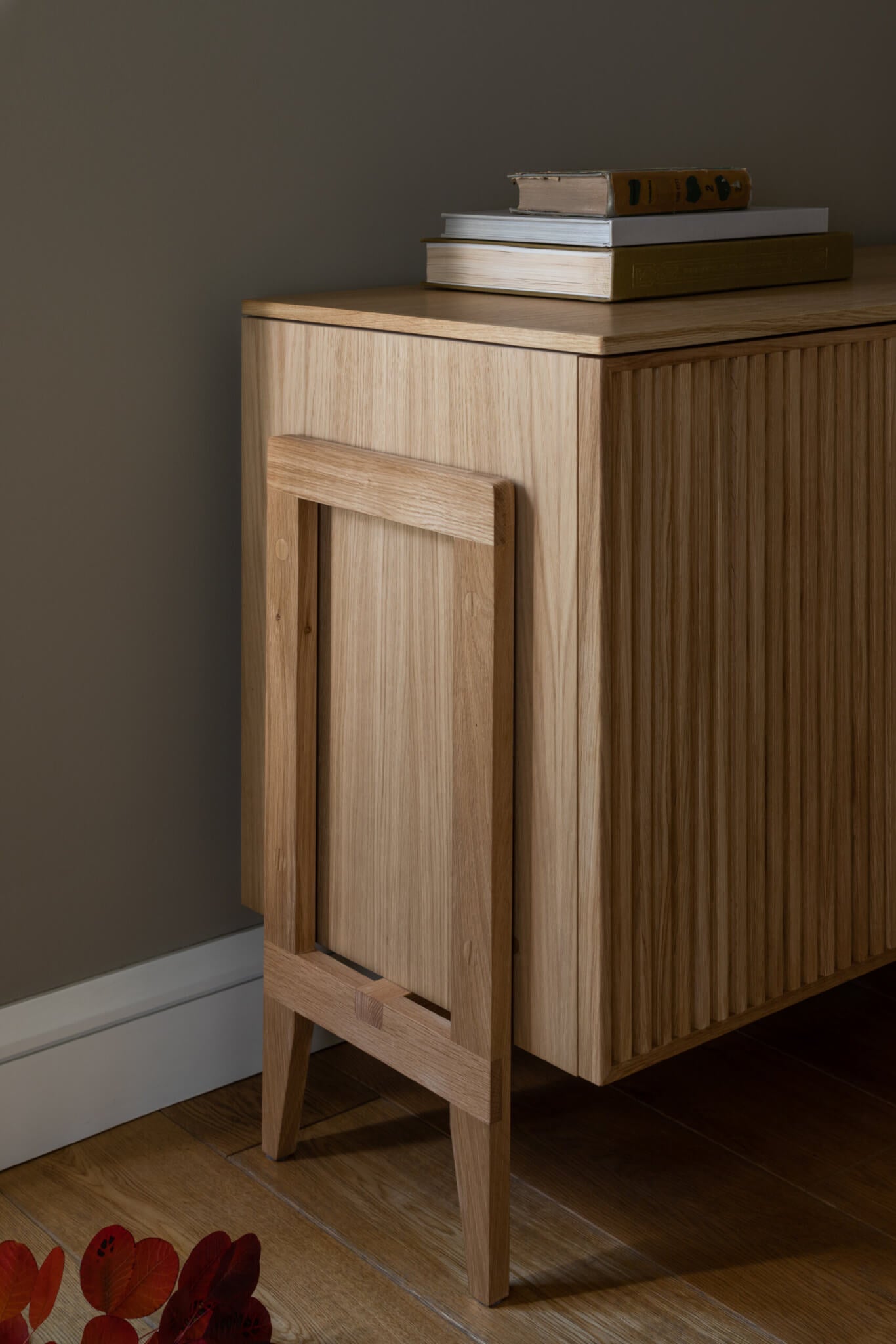 PHAB Chest of Drawers Black Oak