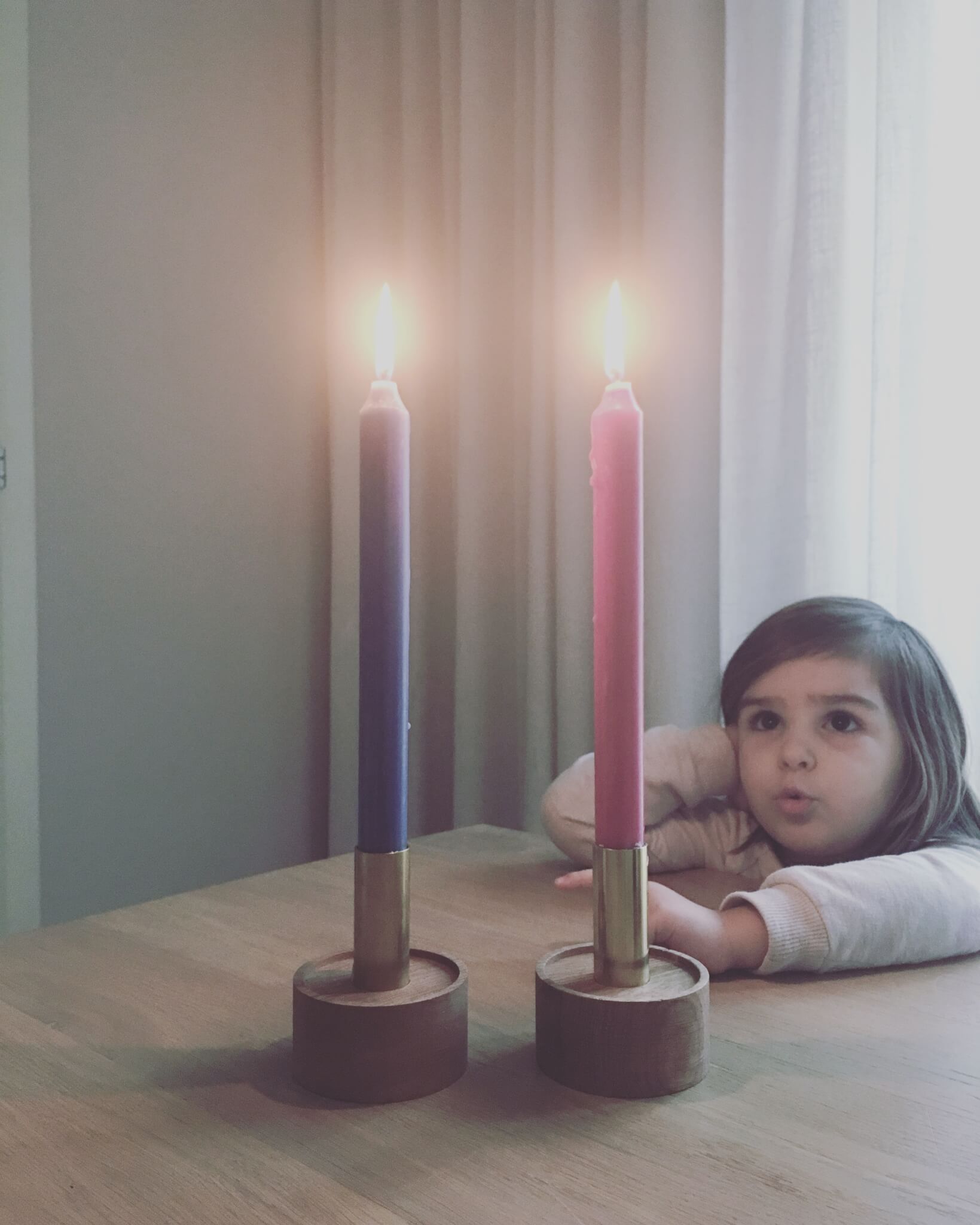 Świecznik ENLIGHTENMENT dąb z mosiądzem