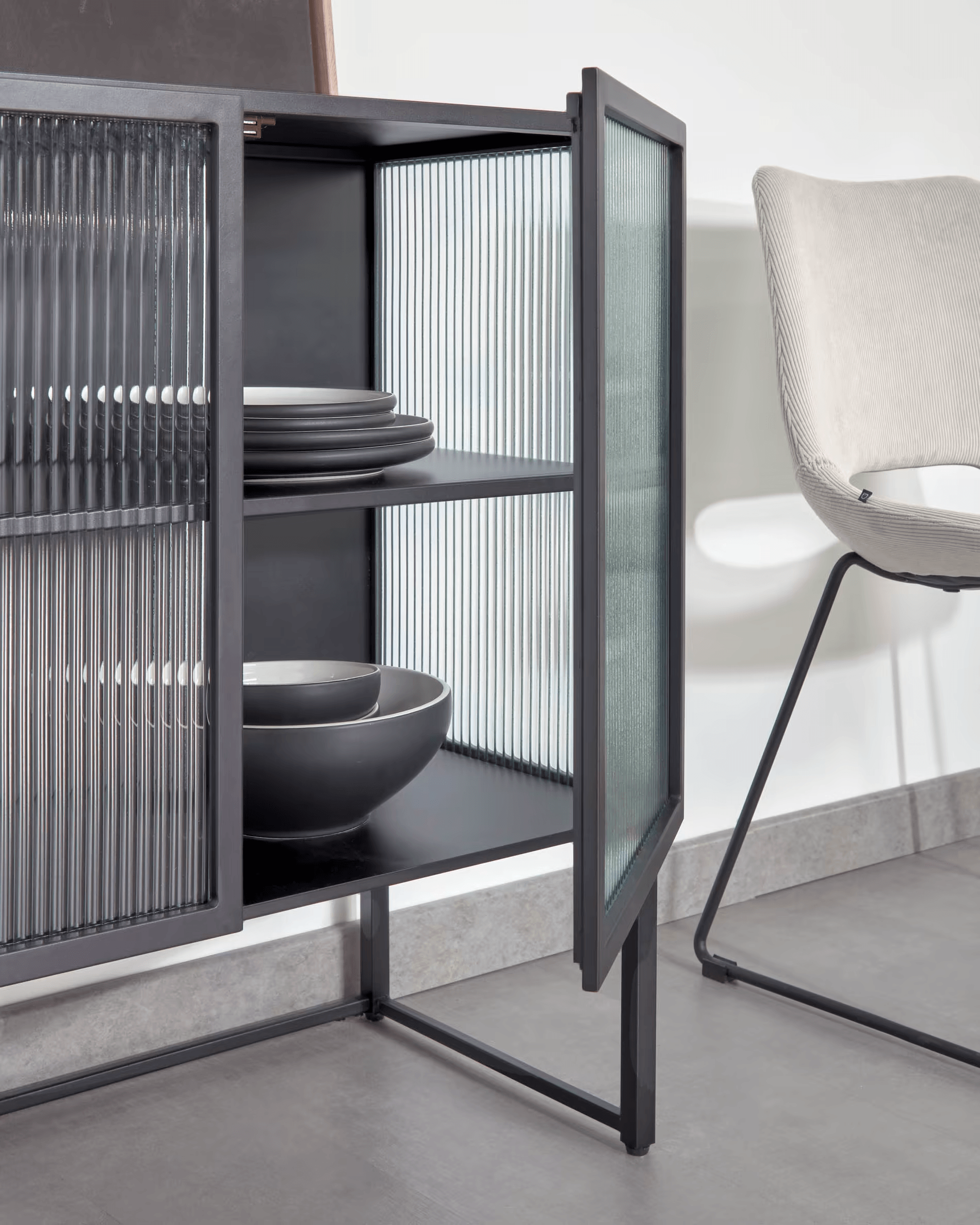 Szafka TRIXIE czarny La Forma    Eye on Design