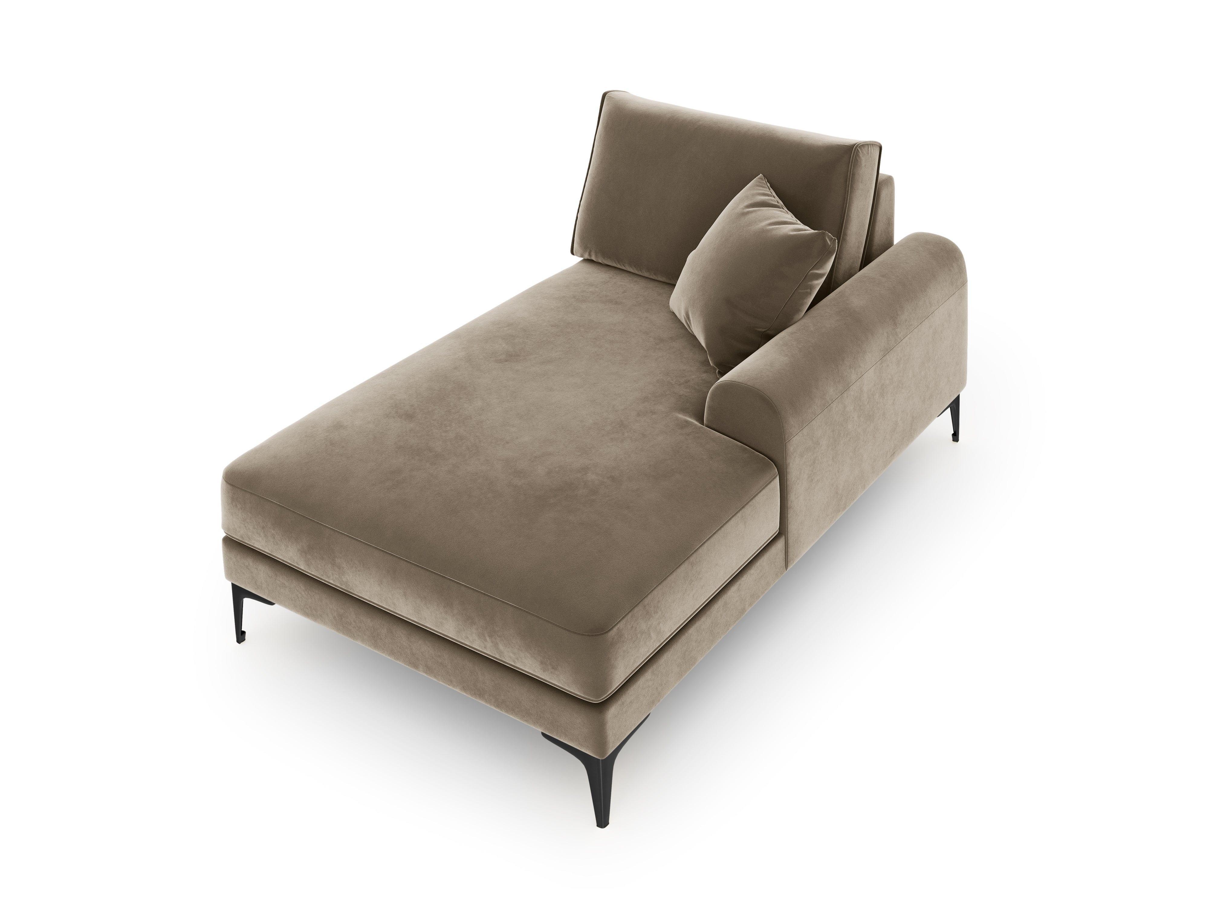 Szezlong aksamitny prawostronny MADARA cappuccino z czarną podstawą Mazzini Sofas    Eye on Design