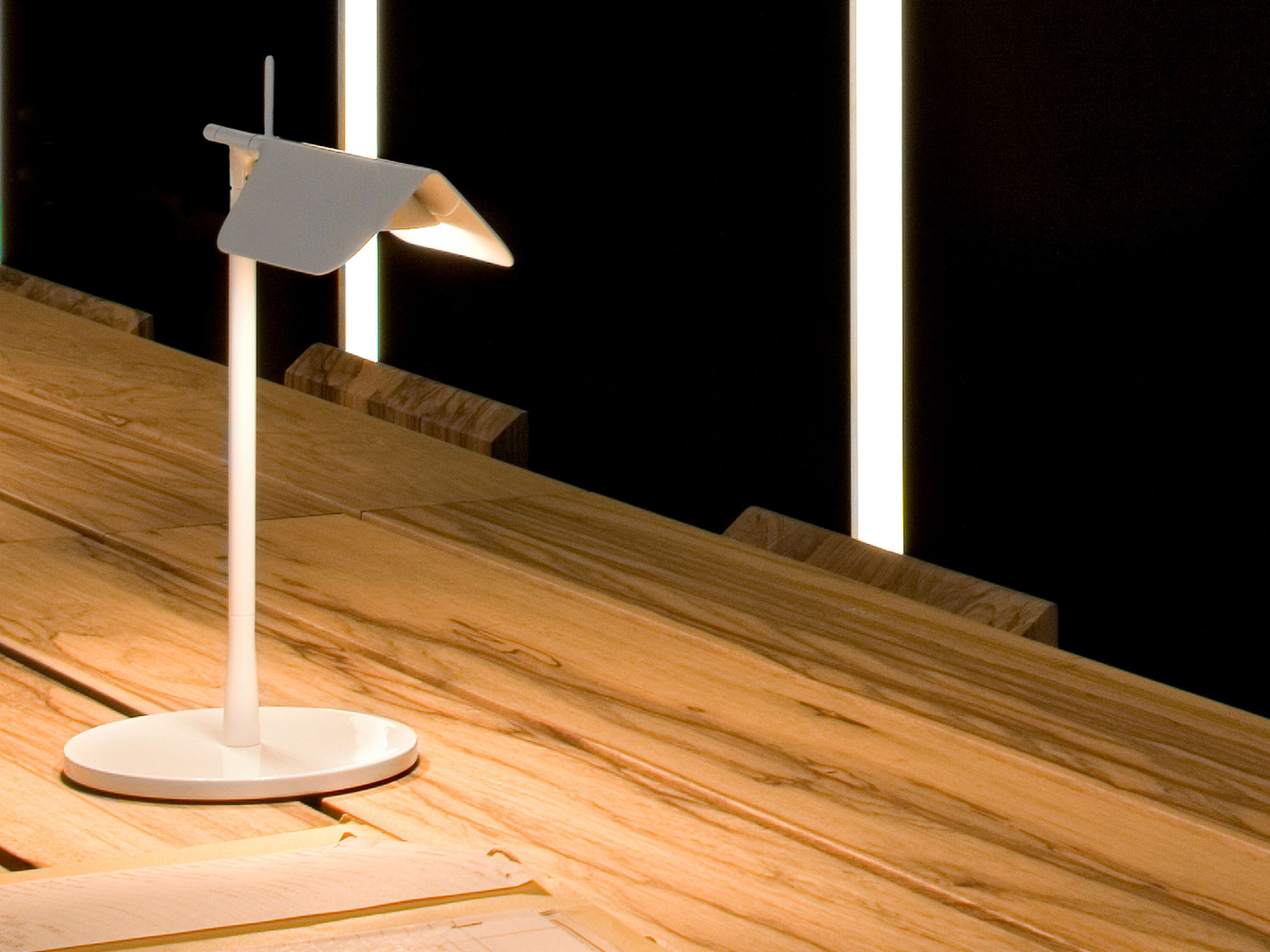 Lampa stołowa TAB biały Flos    Eye on Design