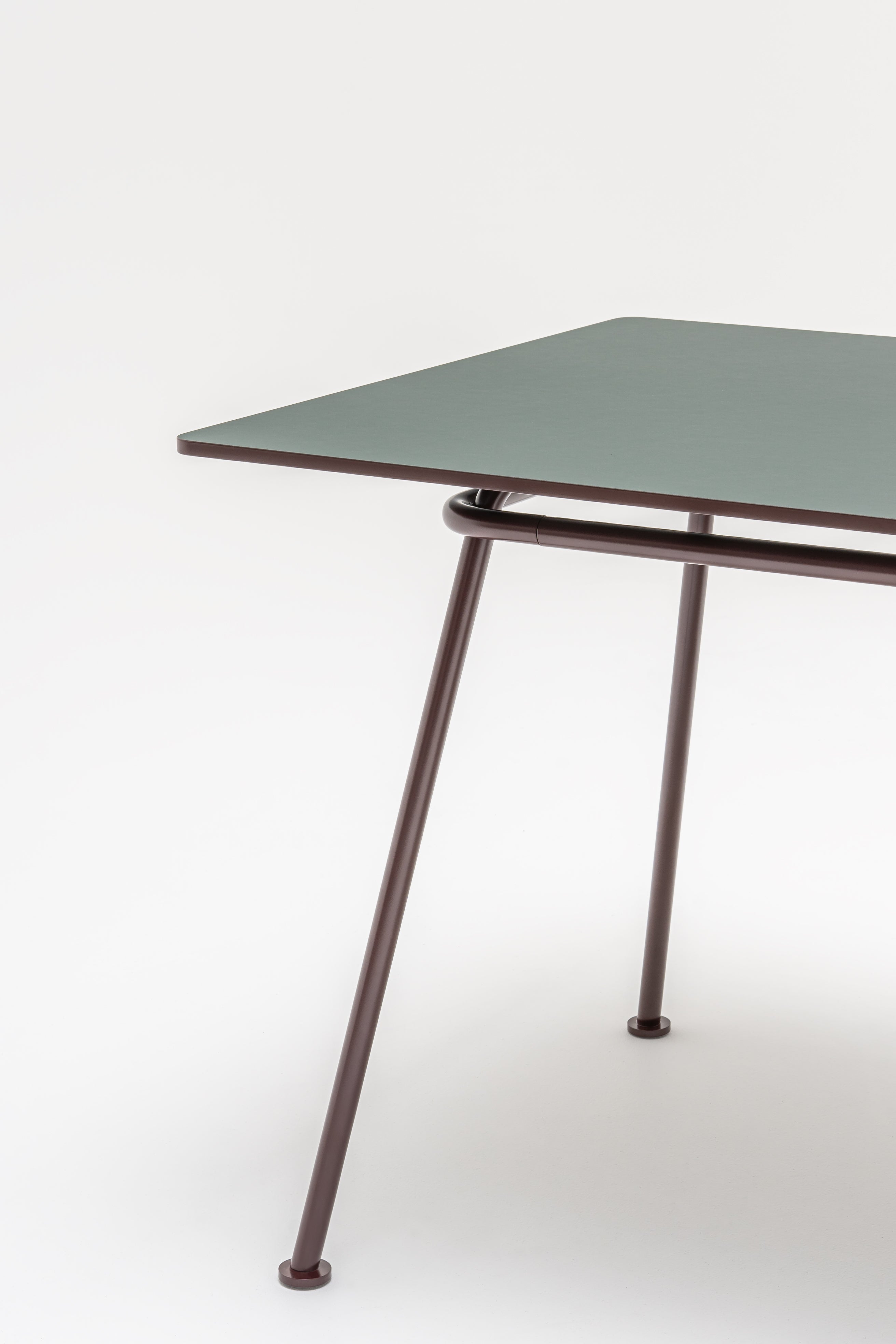 New School Bench table with MediaBox Schuko