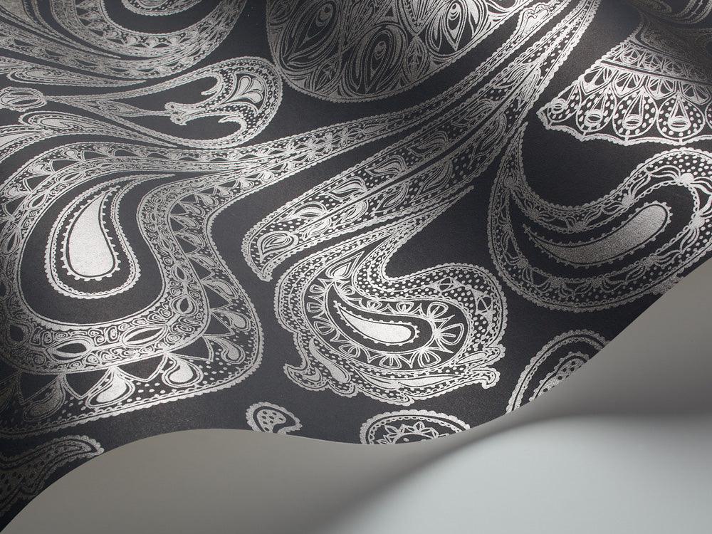 Tapeta CONTEMPORARY RESTYLED - Malabar metaliczne srebro na czarnym Cole & Son    Eye on Design