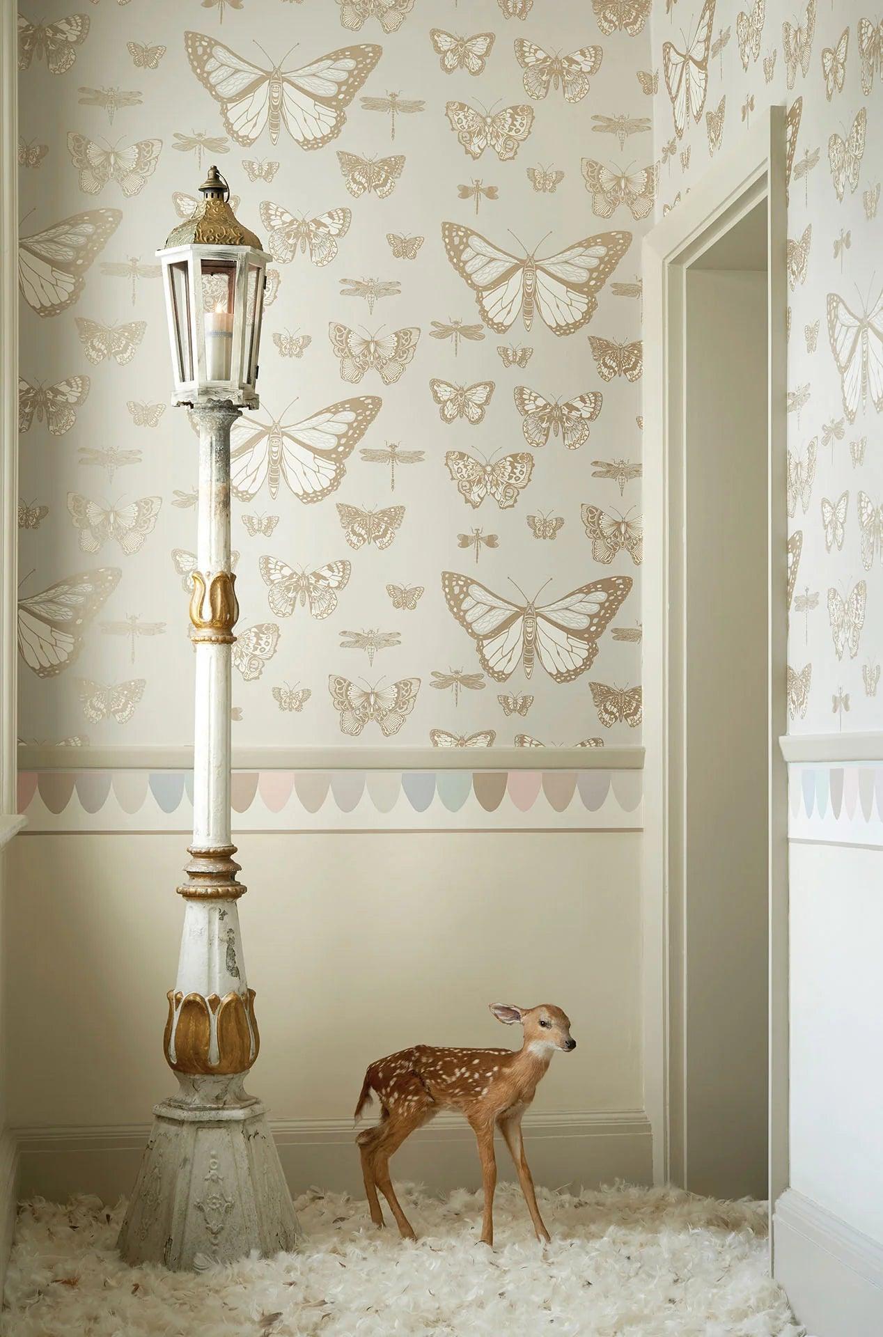 Tapeta WHIMSICAL - Butterflies & Dragonflies beżowy Cole & Son    Eye on Design