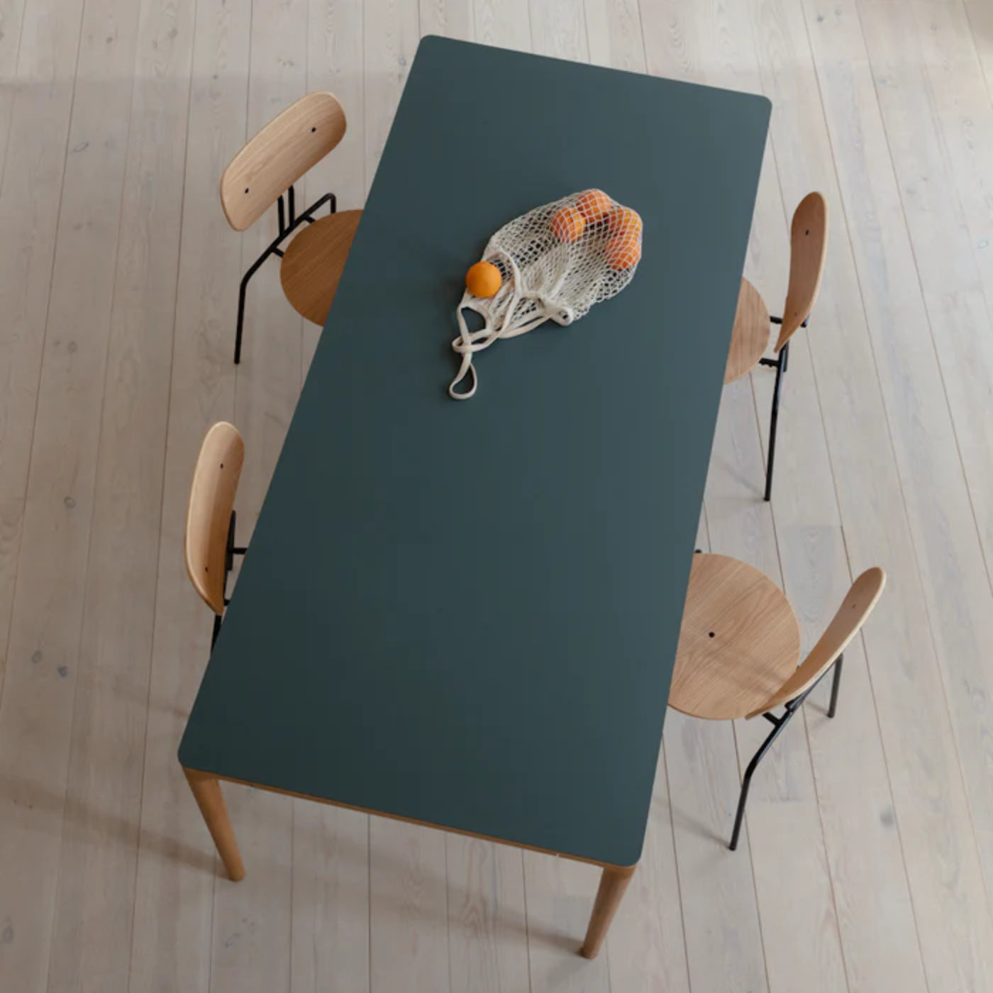 HEART'N'SOUL black extendable table with oak base