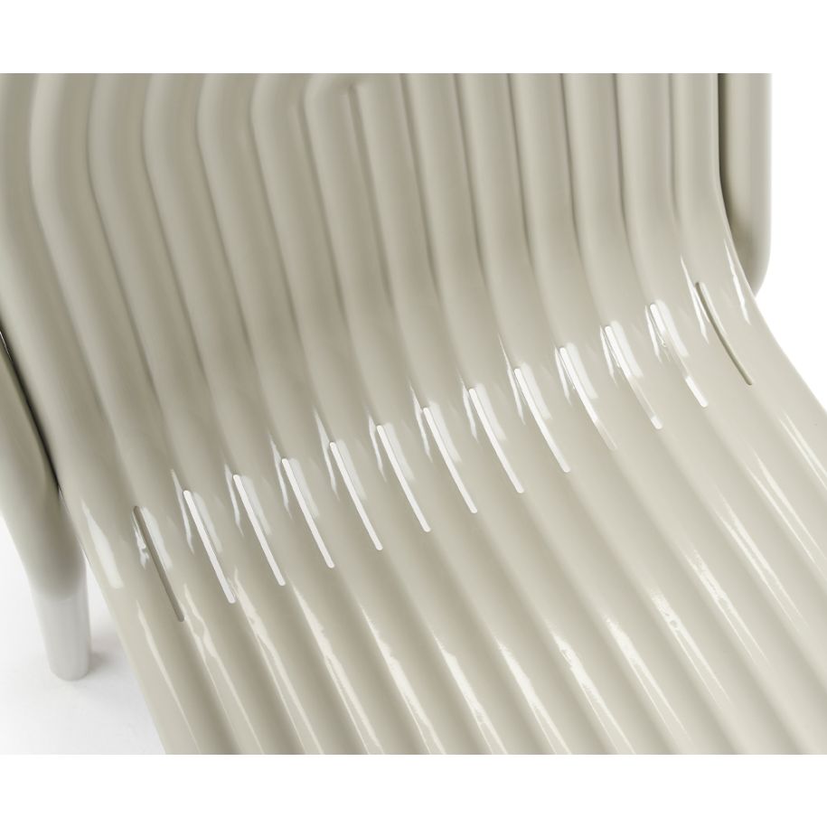 Chair with armrests outer groove broken white