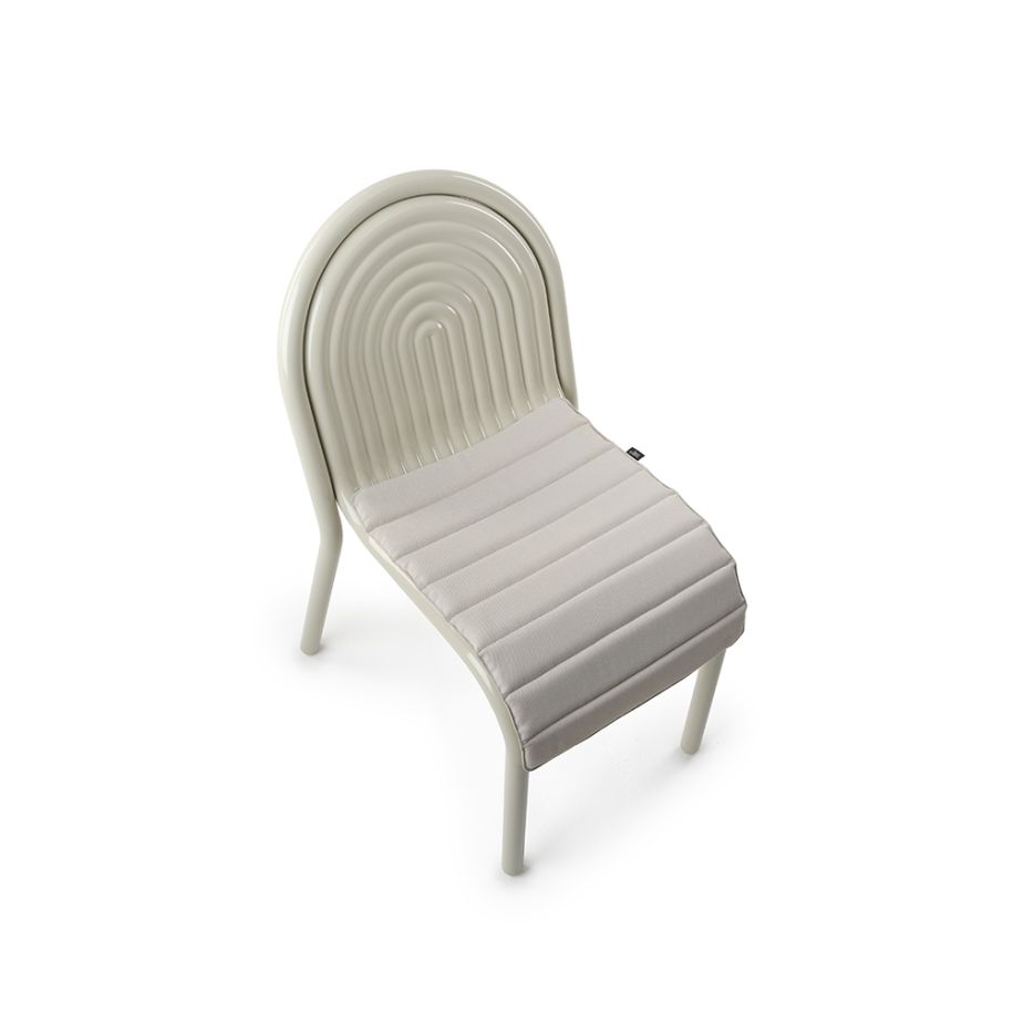 Groove external chair broken white