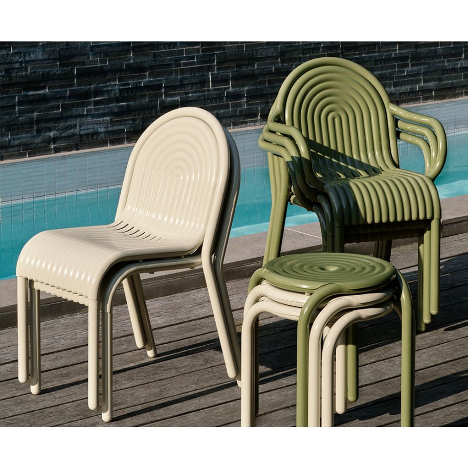 A chair with armrests outer green groove