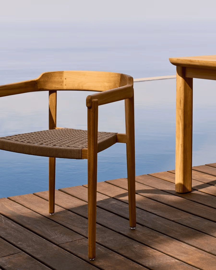 Krzesło ICARO lite drewno tekowe z beżowym wykończeniem La Forma    Eye on Design