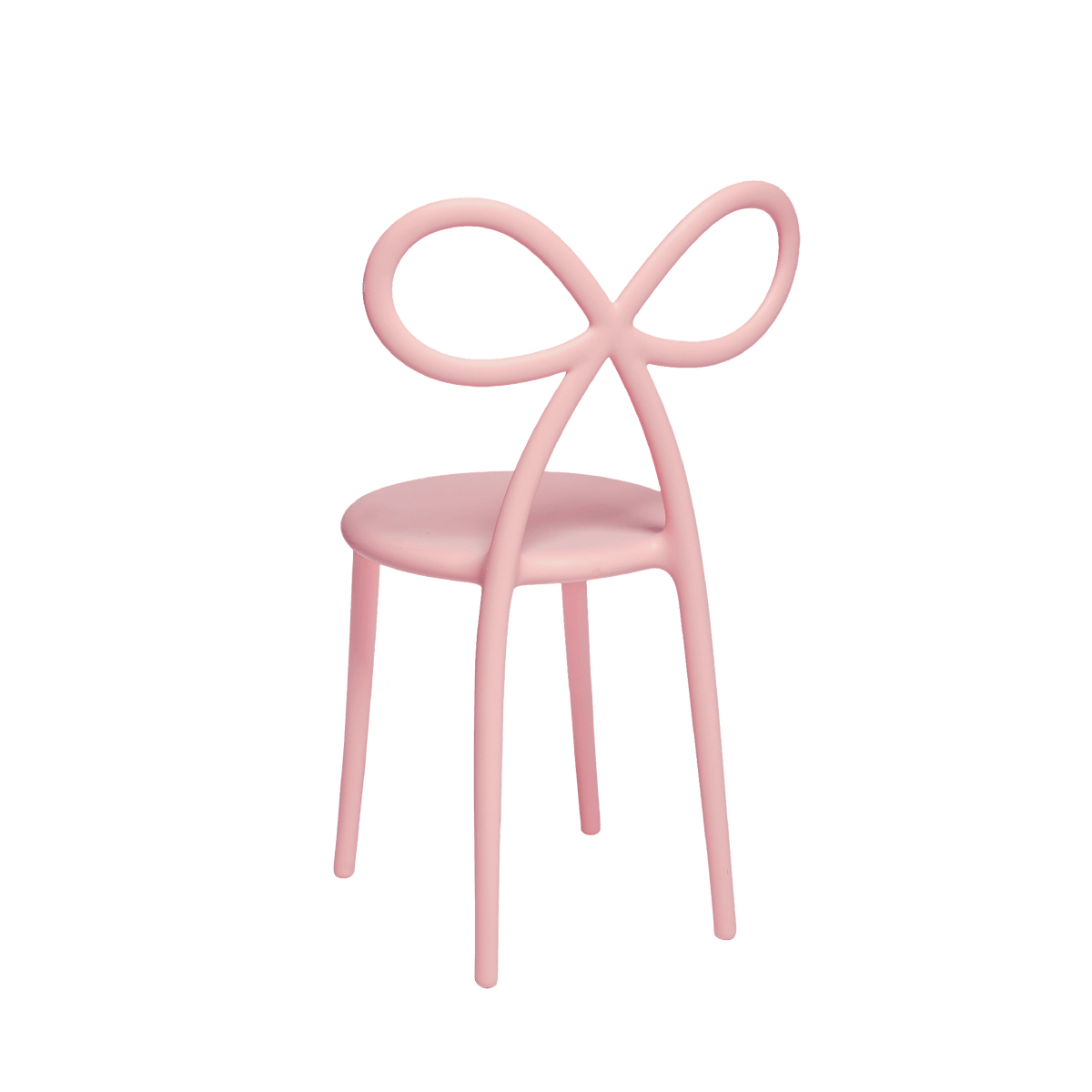 Krzesło Ribbon stało się symbolem mocnej żeńskiej energii, które nabiera tożsamości wyrażając wszelkiego rodzaju emocje. Wdzięczne i zdumiewające w swojej formie staje się symbolem podarunku.