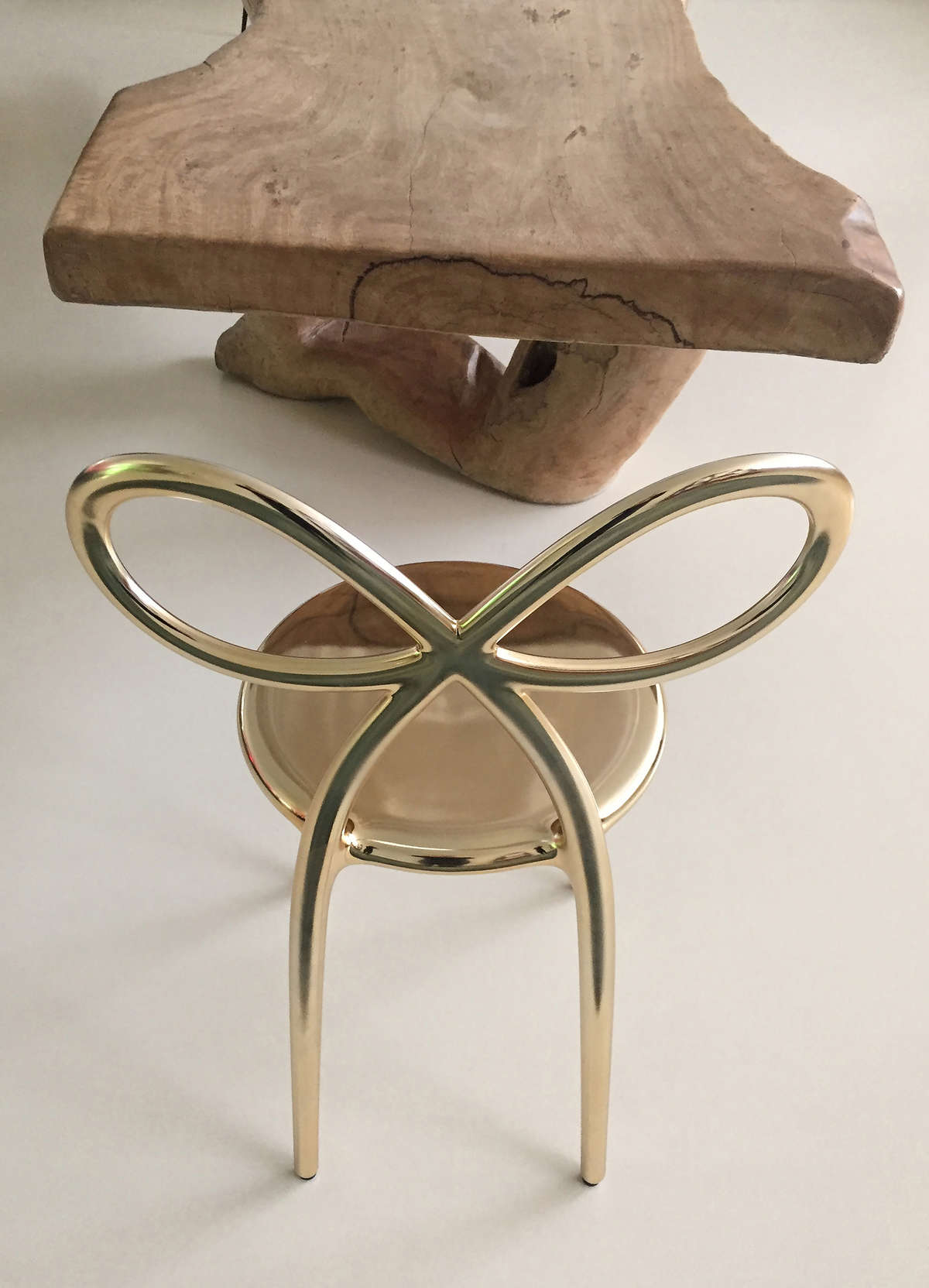 Zestaw krzeseł RIBBON różowy metal Qeeboo    Eye on Design