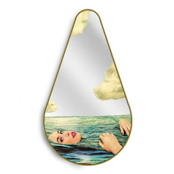 Lustro w kształcie łezki SEA GIRL w złotej ramie Seletti    Eye on Design