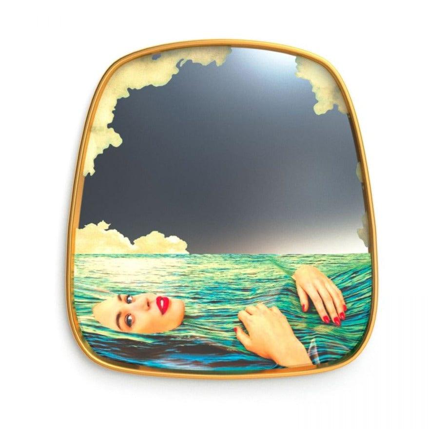 Lustro dekoracyjne SEA GIRL w złotej ramie Seletti    Eye on Design