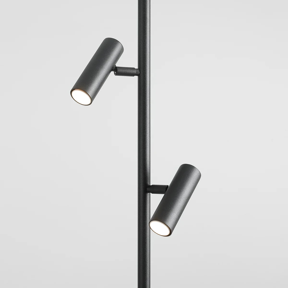 Lampa podłogowa TREVO czarny Artera    Eye on Design