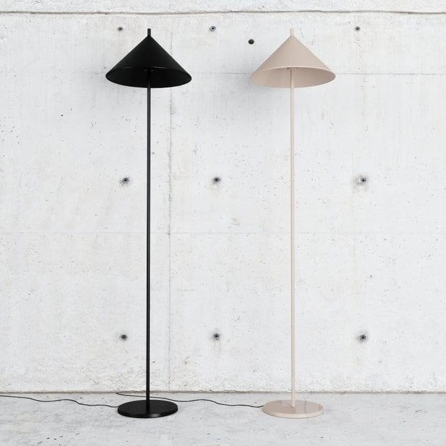 Lampa podłogowa TRIANGLE nude - Eye on Design
