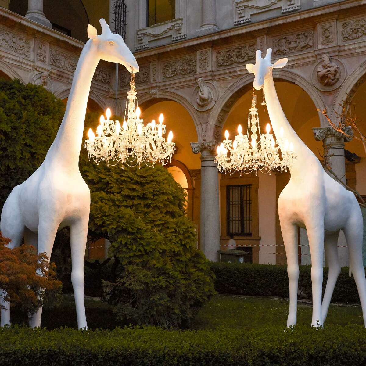 Lampa zewnętrzna GIRAFFE IN LOVE XL czarny Qeeboo    Eye on Design