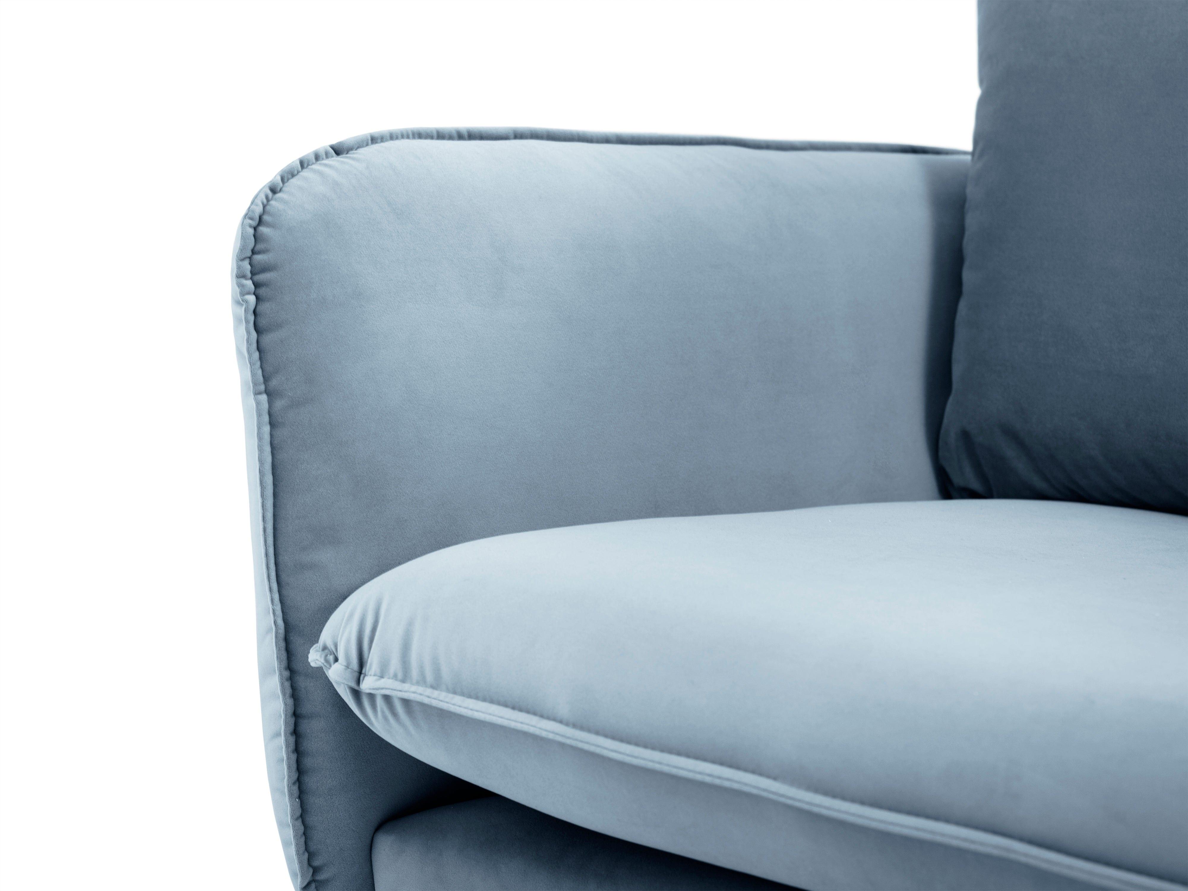 Sofa aksamitna 3-osobowa VIENNA jasnoniebieski z czarną podstawą Cosmopolitan Design    Eye on Design