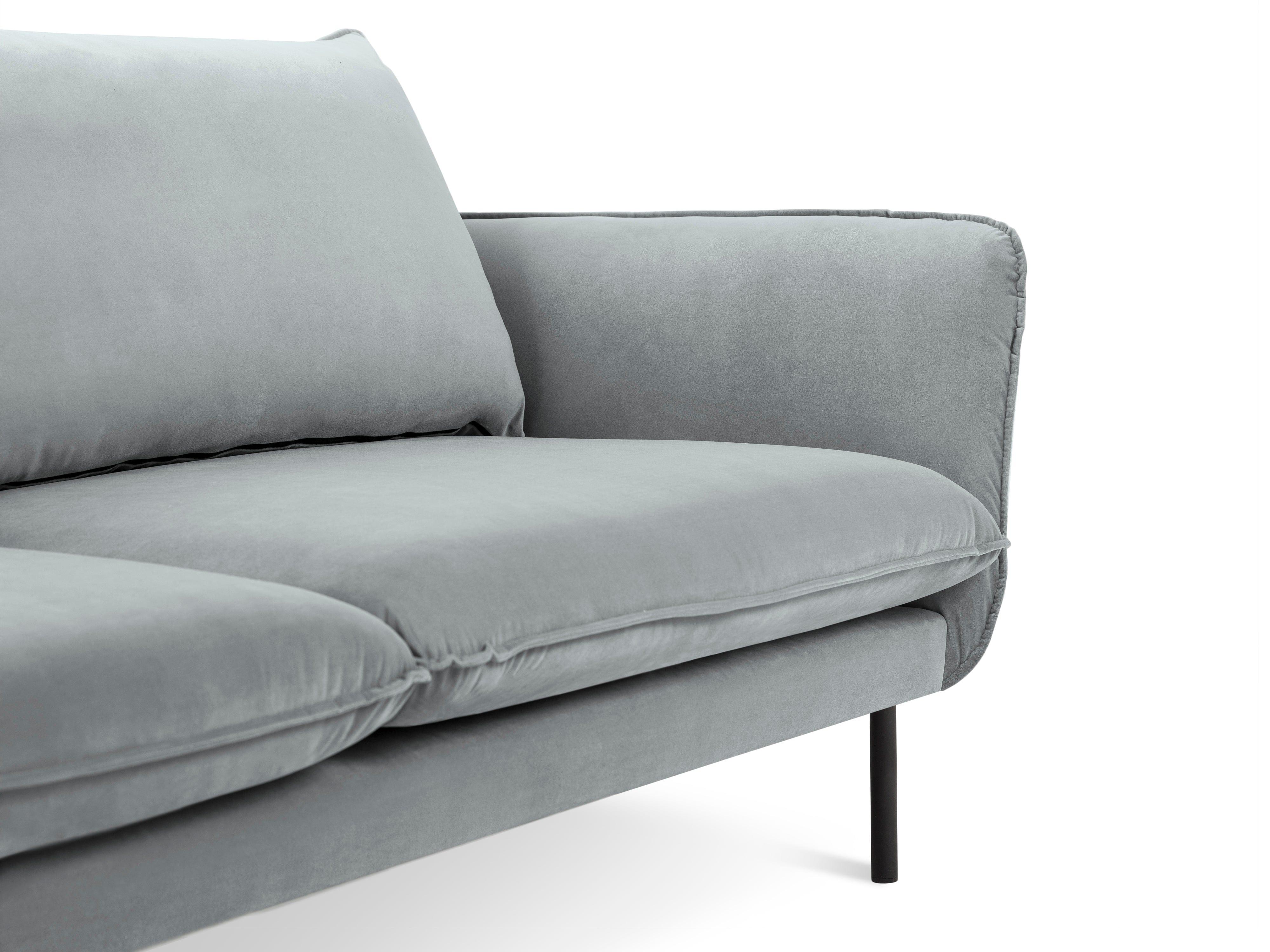 Sofa aksamitna 4-osobowa VIENNA jasnoszary z czarną podstawą Cosmopolitan Design    Eye on Design