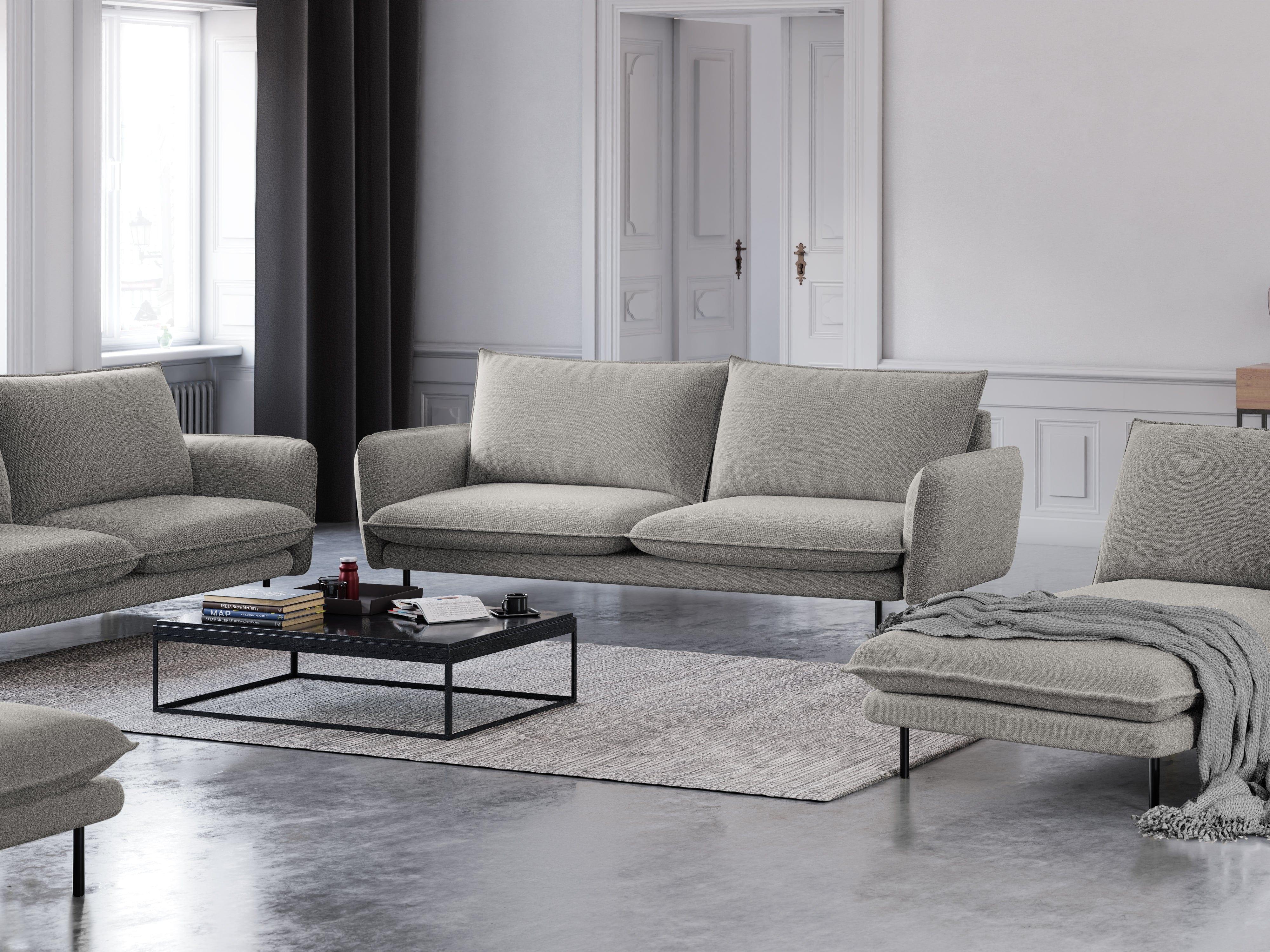 Sofa 4-osobowa VIENNA jasnoszary z czarną podstawą Cosmopolitan Design    Eye on Design