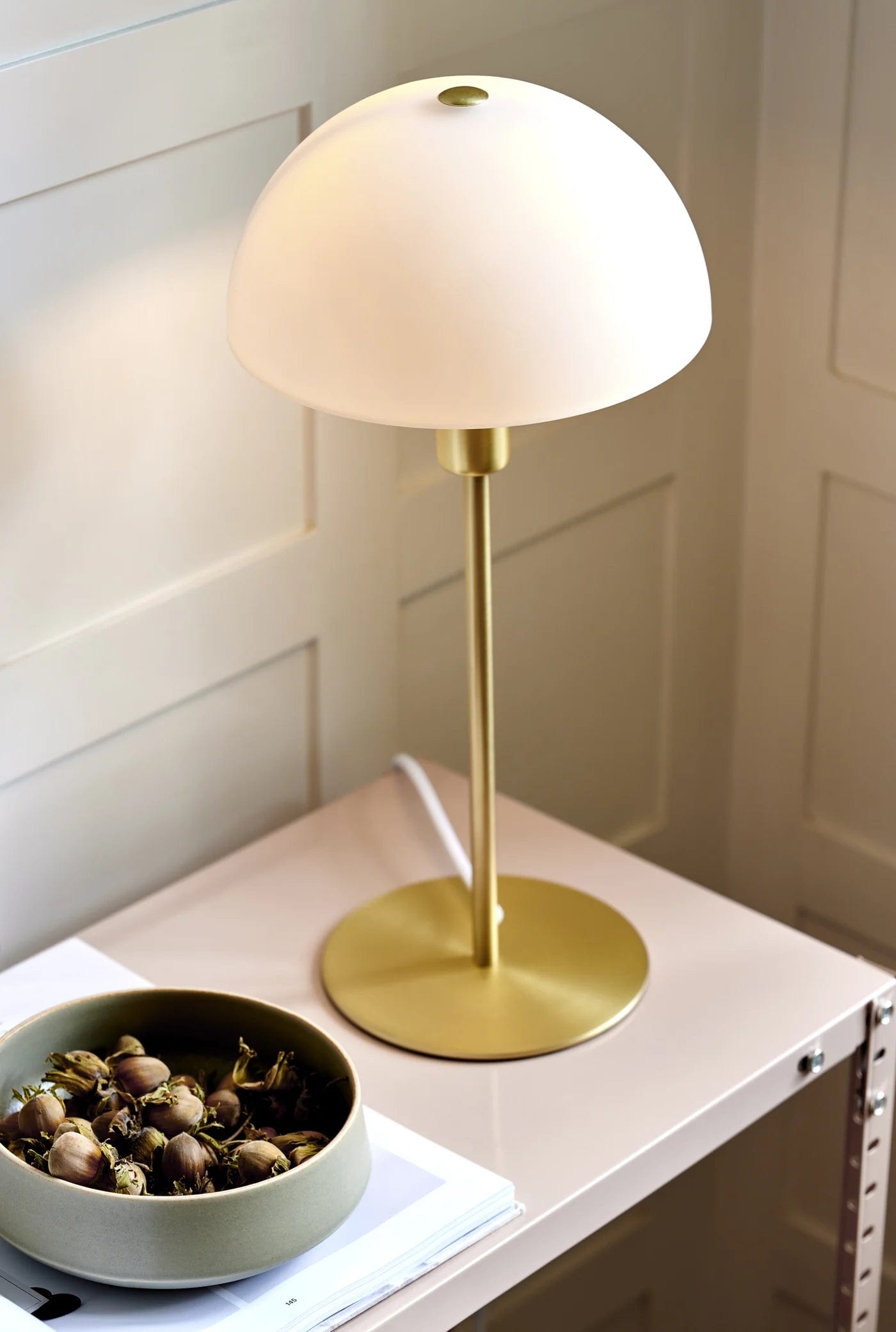 Lampa stołowa ELLEN złoty ze szklanym kloszem Nordlux    Eye on Design