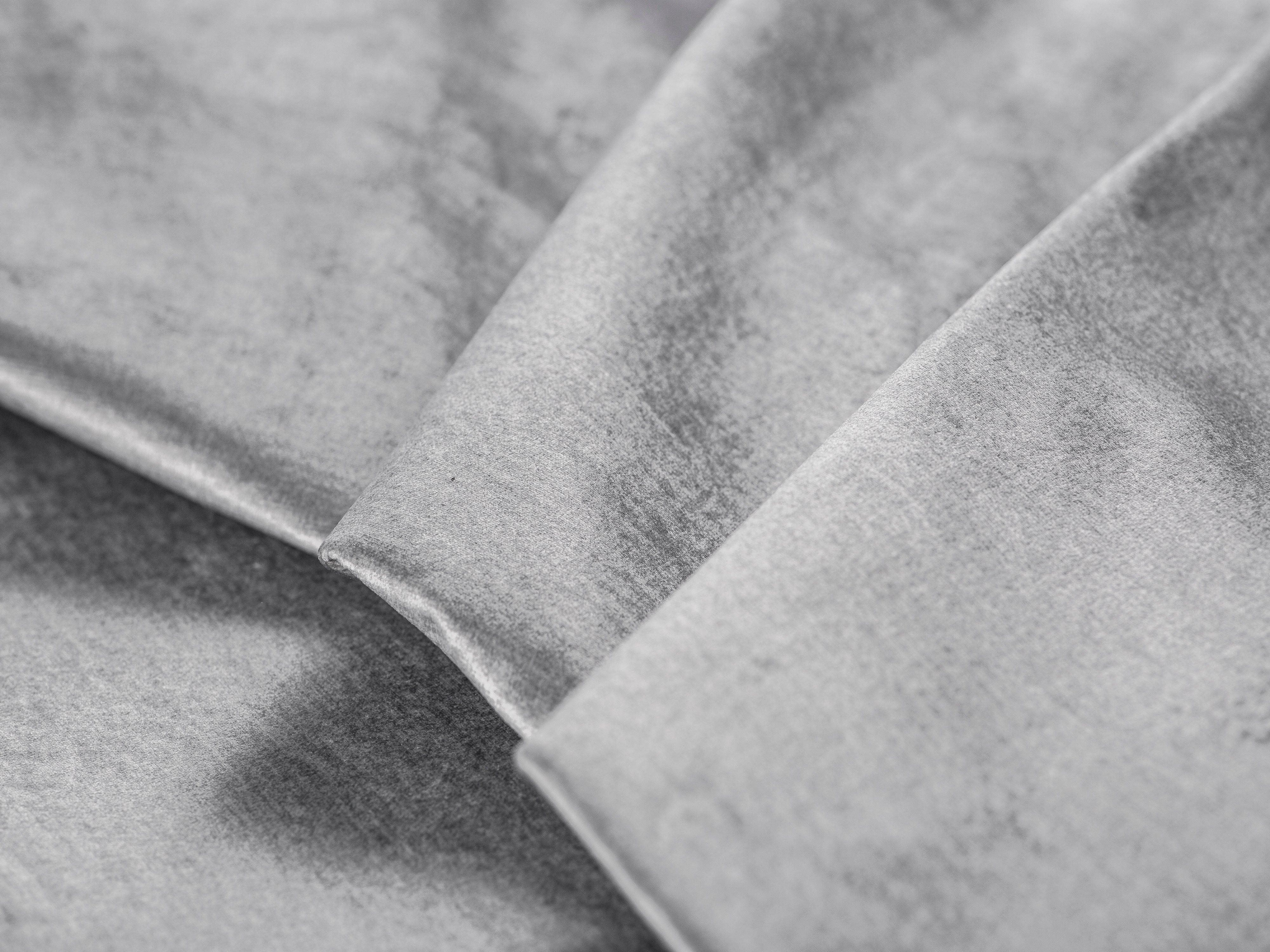 Sofa aksamitna z funkcją spania BYRON jasnoszary, Micadoni, Eye on Design