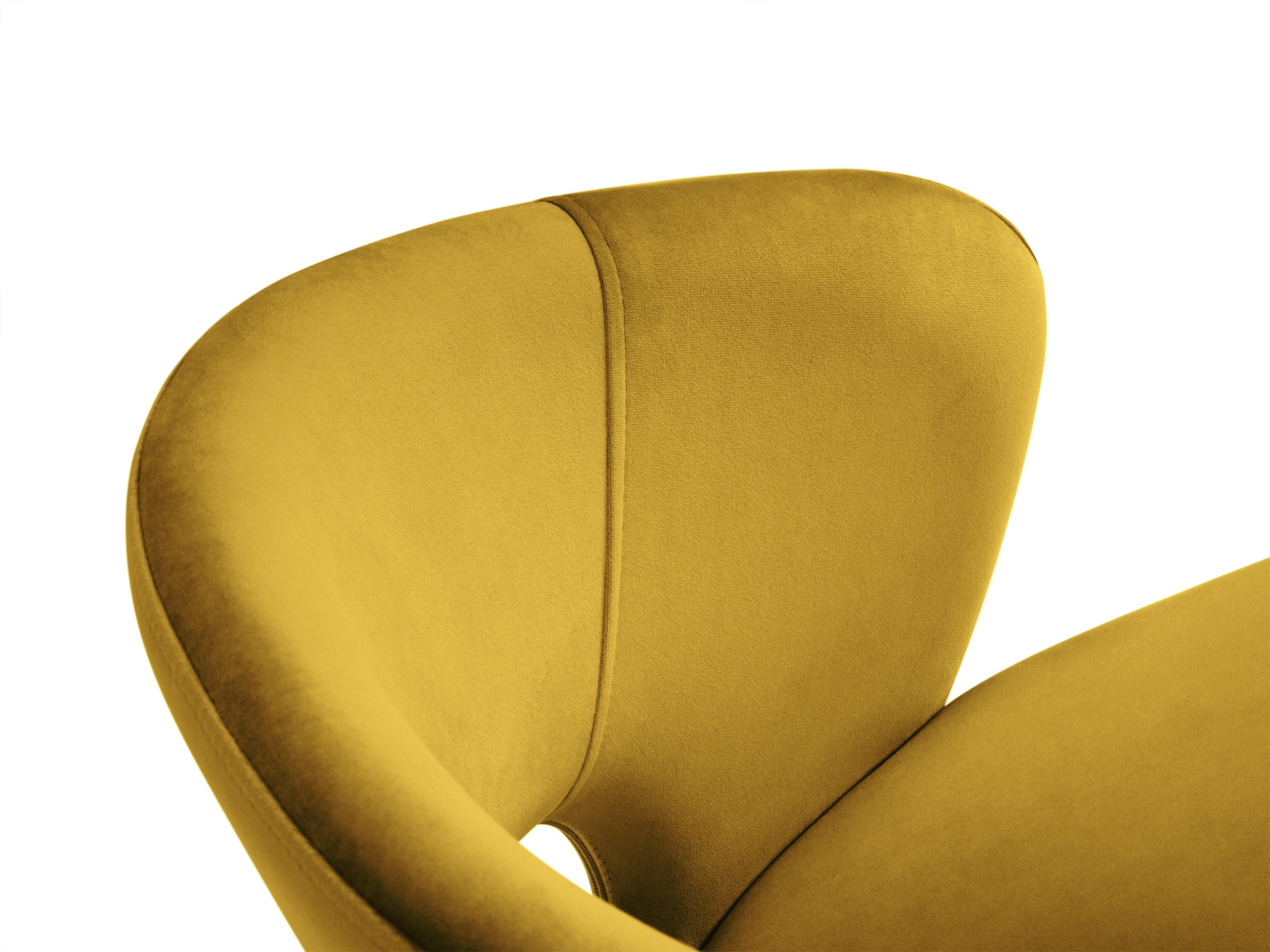 żółte krzesło z podłokietnikami 