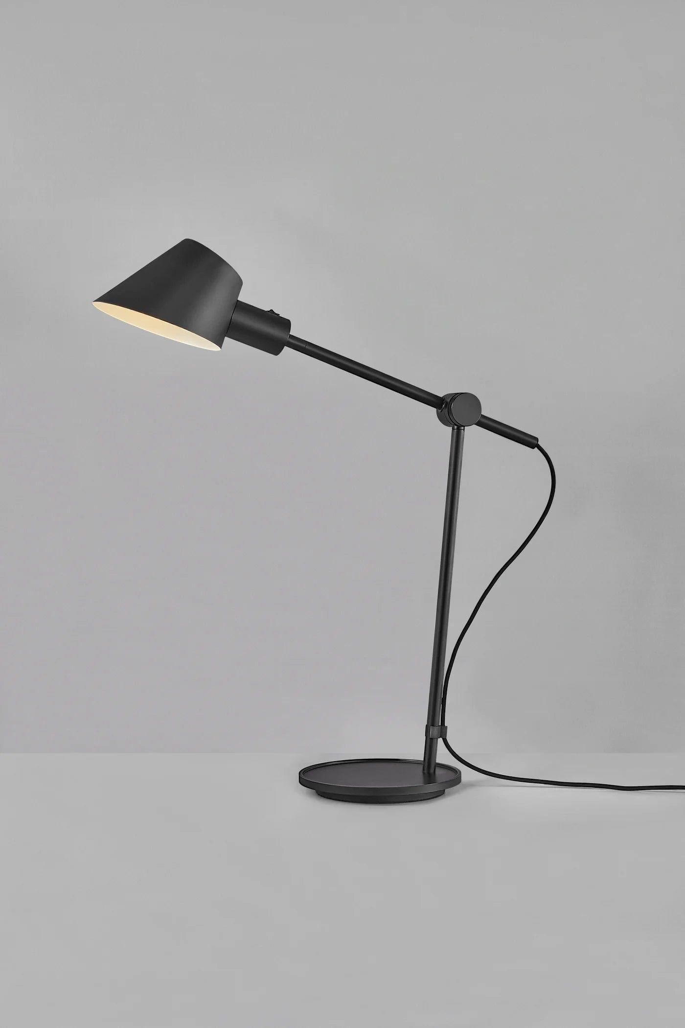 Lampa biurkowa STAY czarny Nordlux    Eye on Design