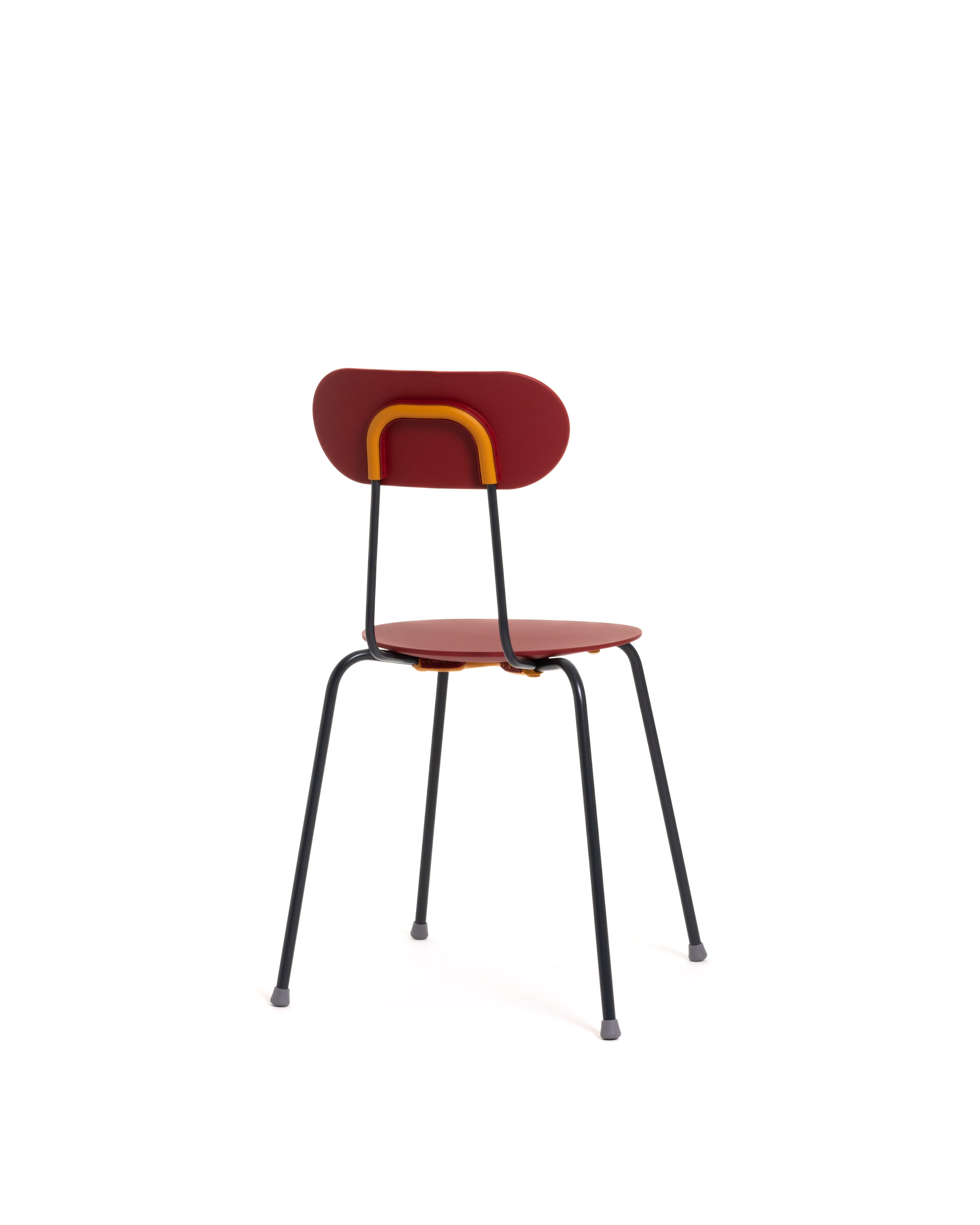 Krzesło MARIOLINA czerwony z czarnymi nogami, Magis, Eye on Design