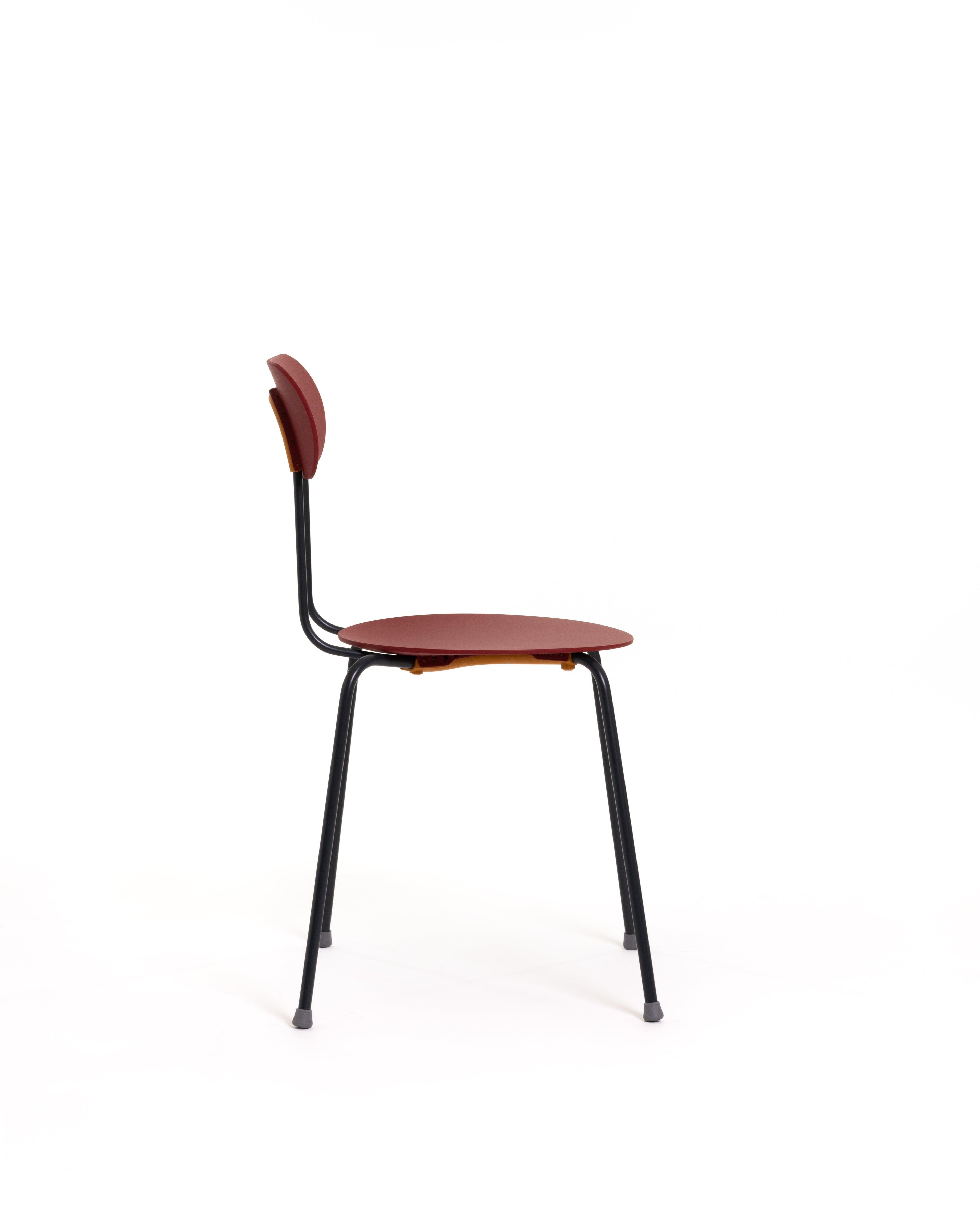 Krzesło MARIOLINA czerwony z czarnymi nogami, Magis, Eye on Design