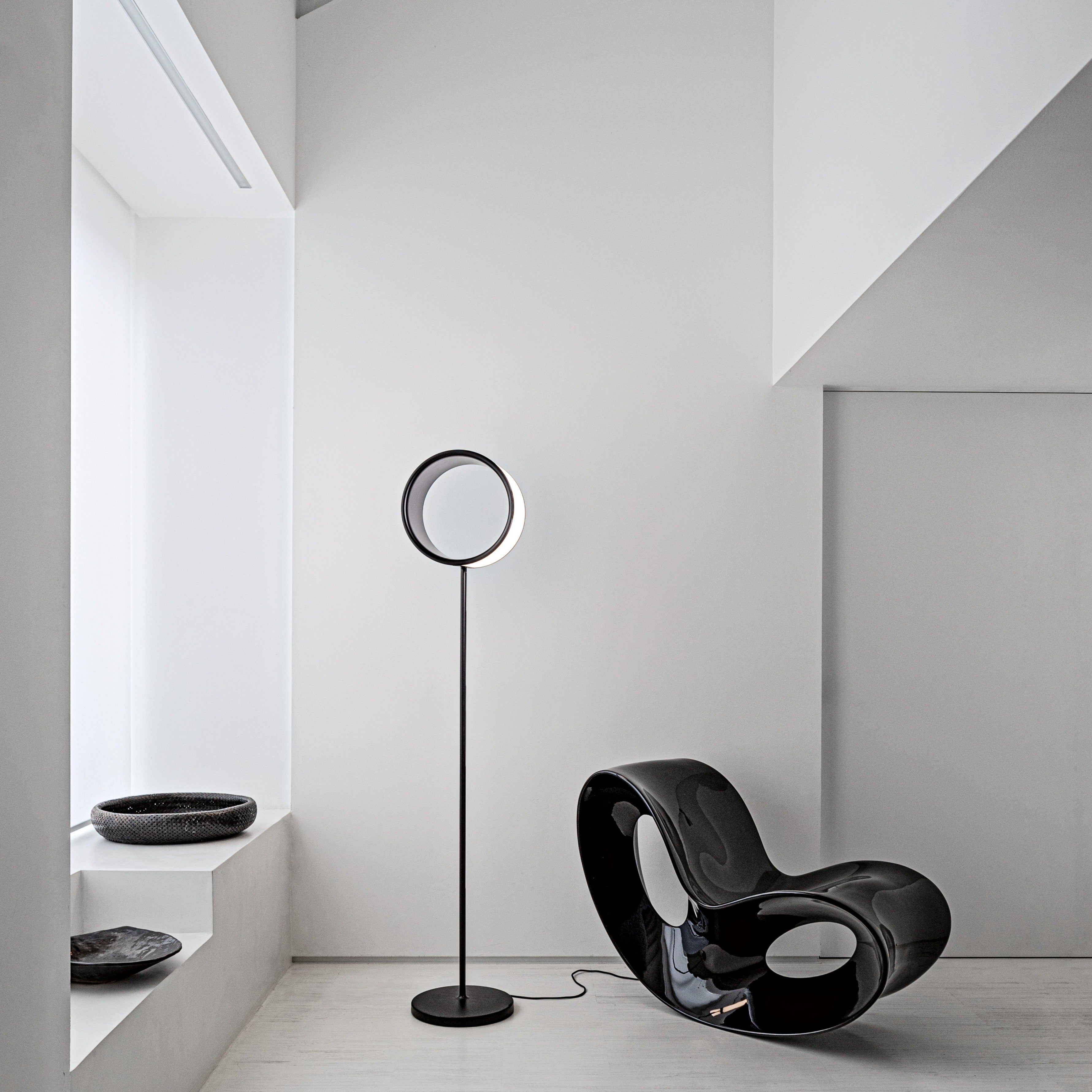 Krzesło bujane wewnętrzne VOIDO czarny, Magis, Eye on Design